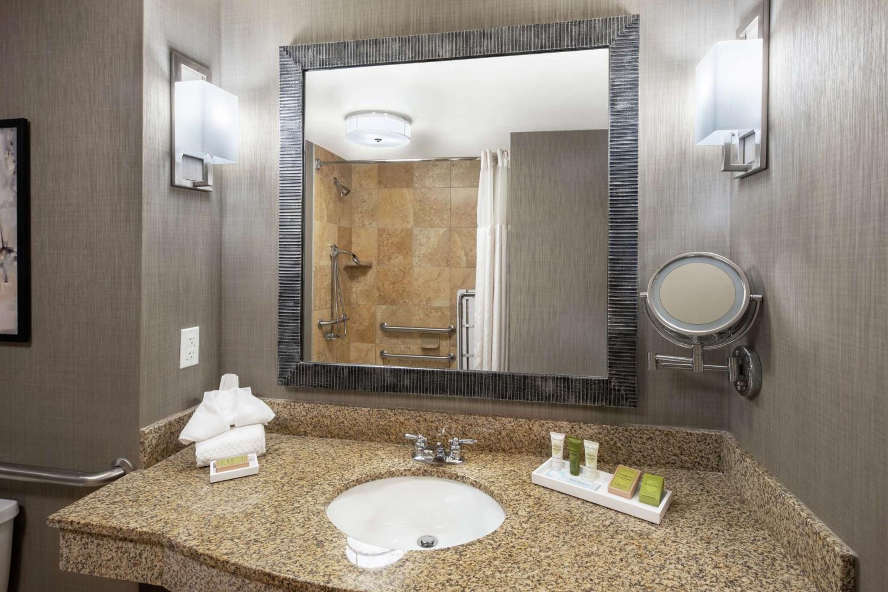 King Room with Whirlpool photo 2
