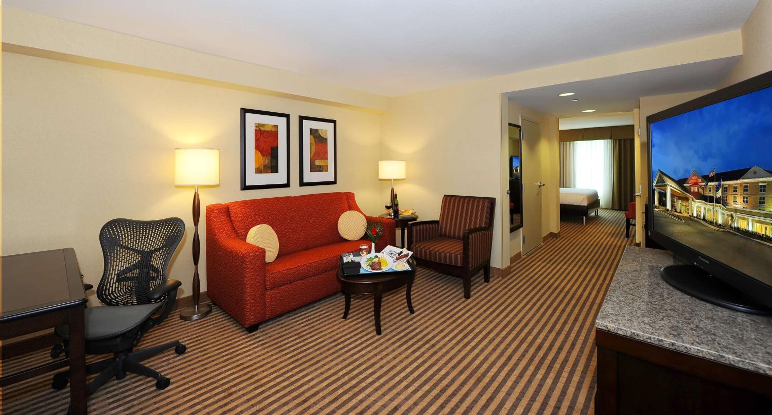 Junior King Suite with Sofa Bed - Photo 1