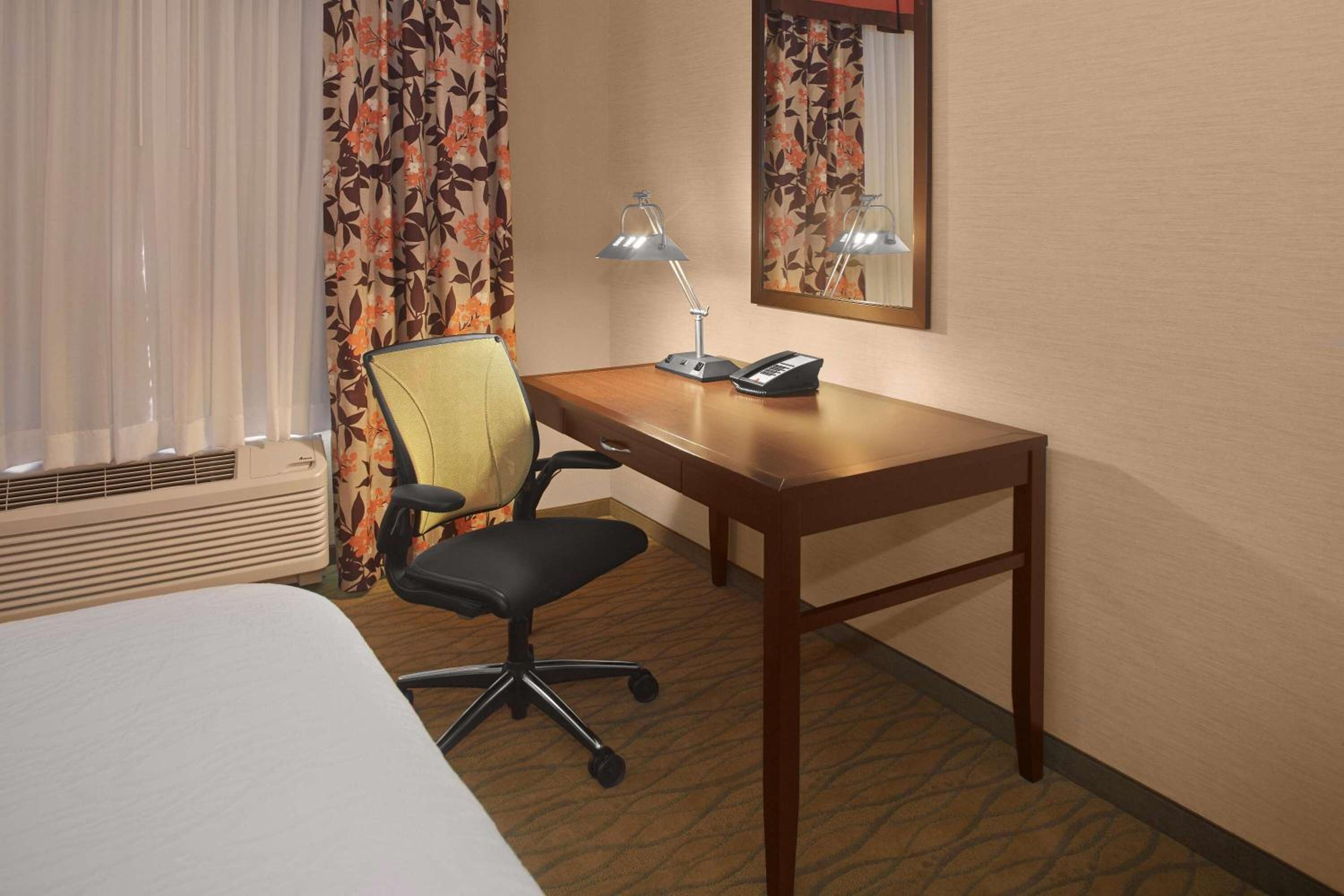 Queen Room with Two Queen Beds and Bathtub with Microwave & Refrigerator photo 3