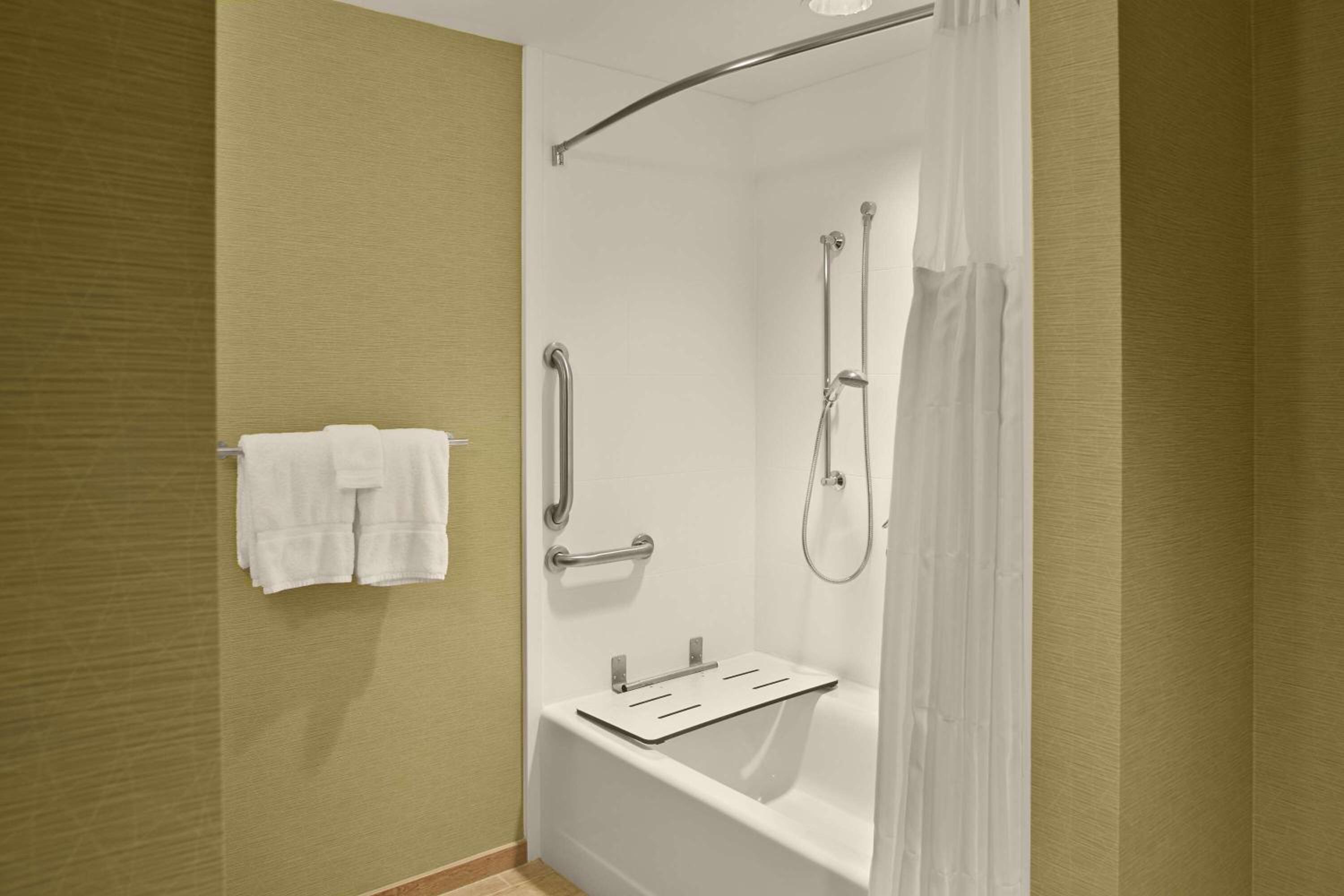 King Room with Accessible Tub - Mobility Access