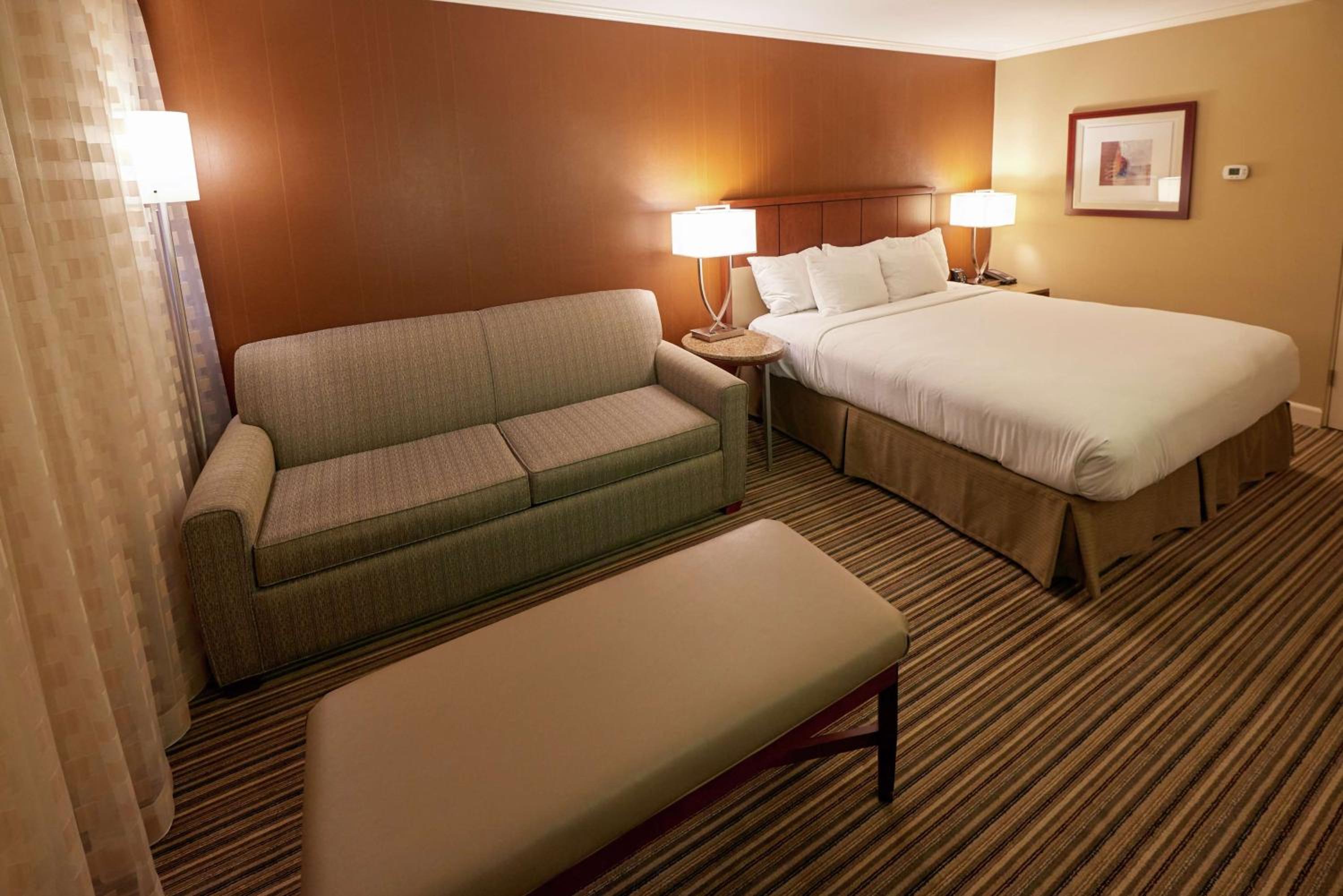 Deluxe King Room photo 1