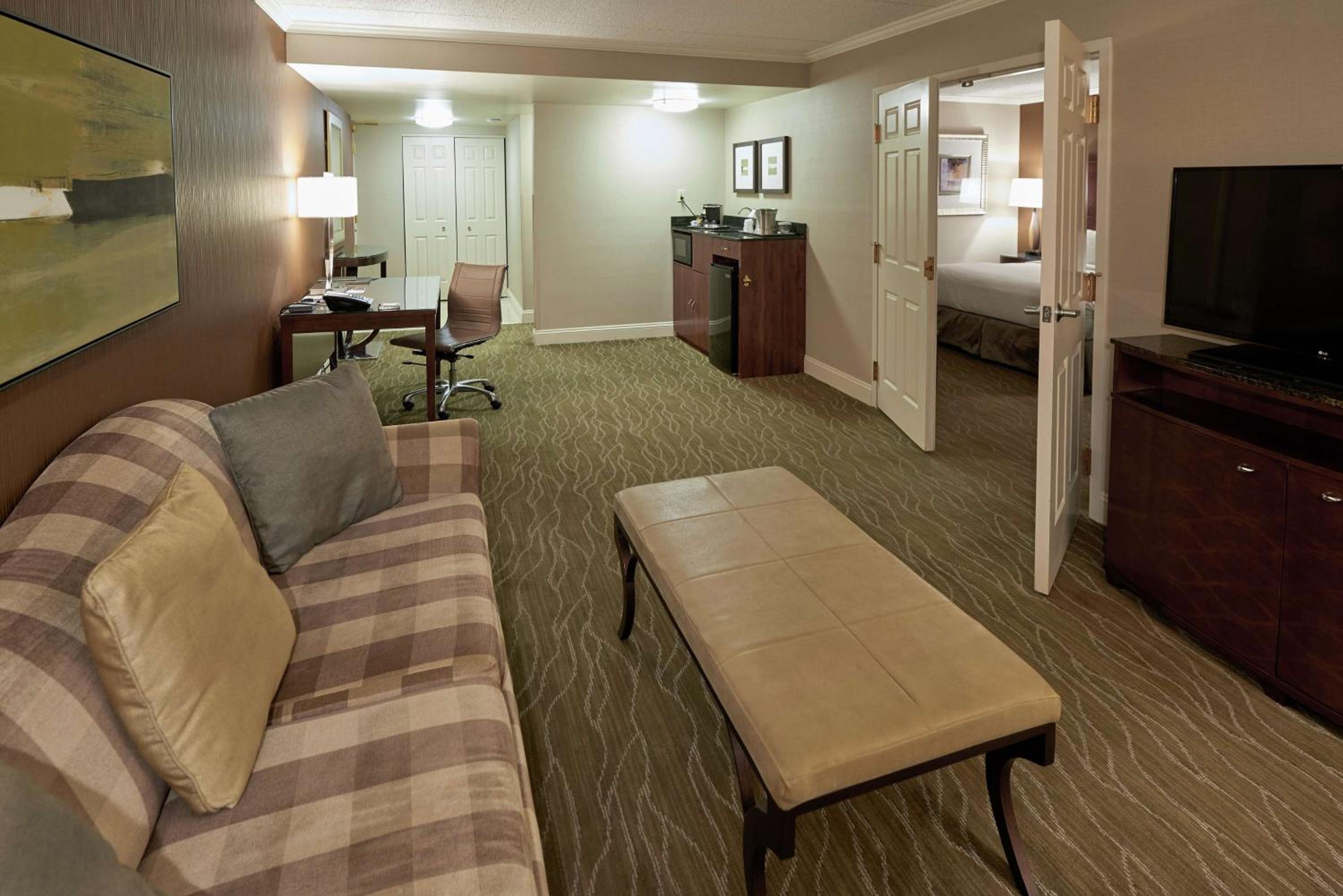 Queen Suite with Two Queen Beds - Photo 1