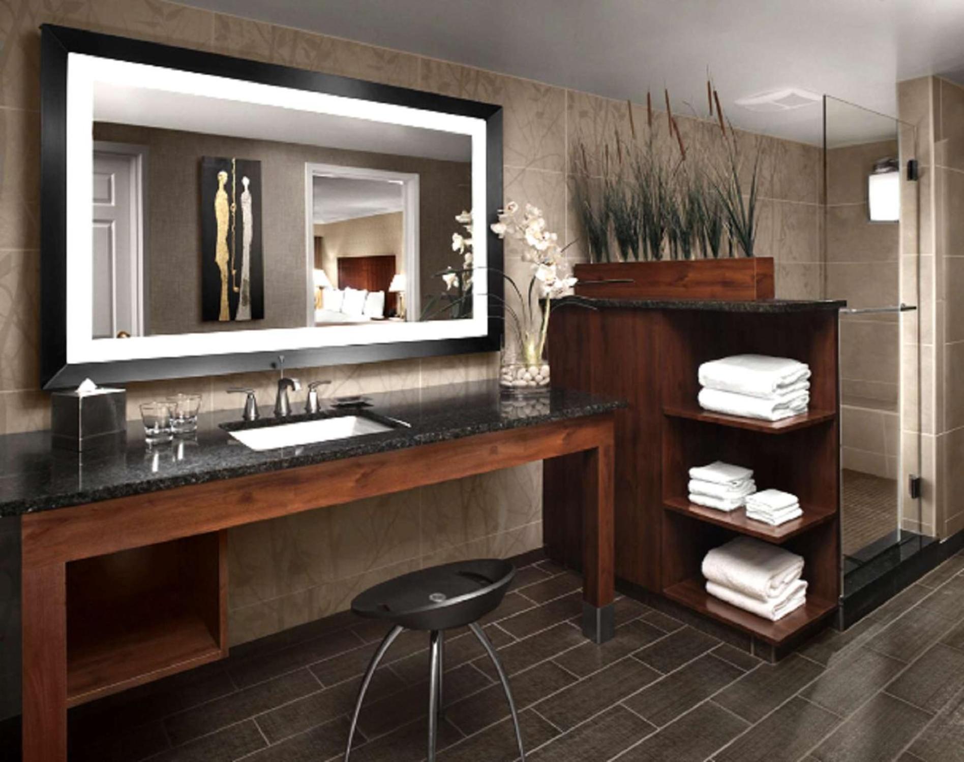 Queen Suite with Two Queen Beds - Photo 3