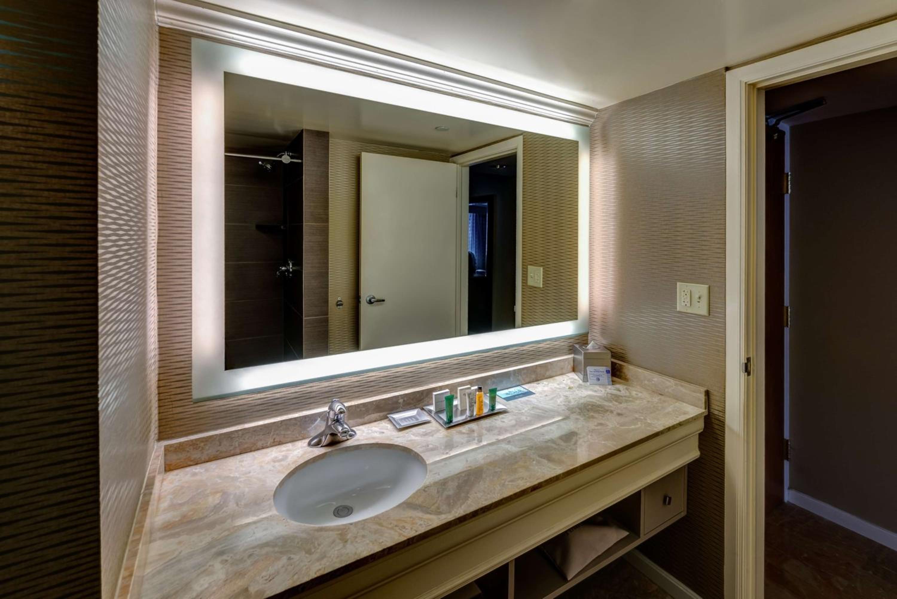 Deluxe Double Room with Two Double Beds photo 2