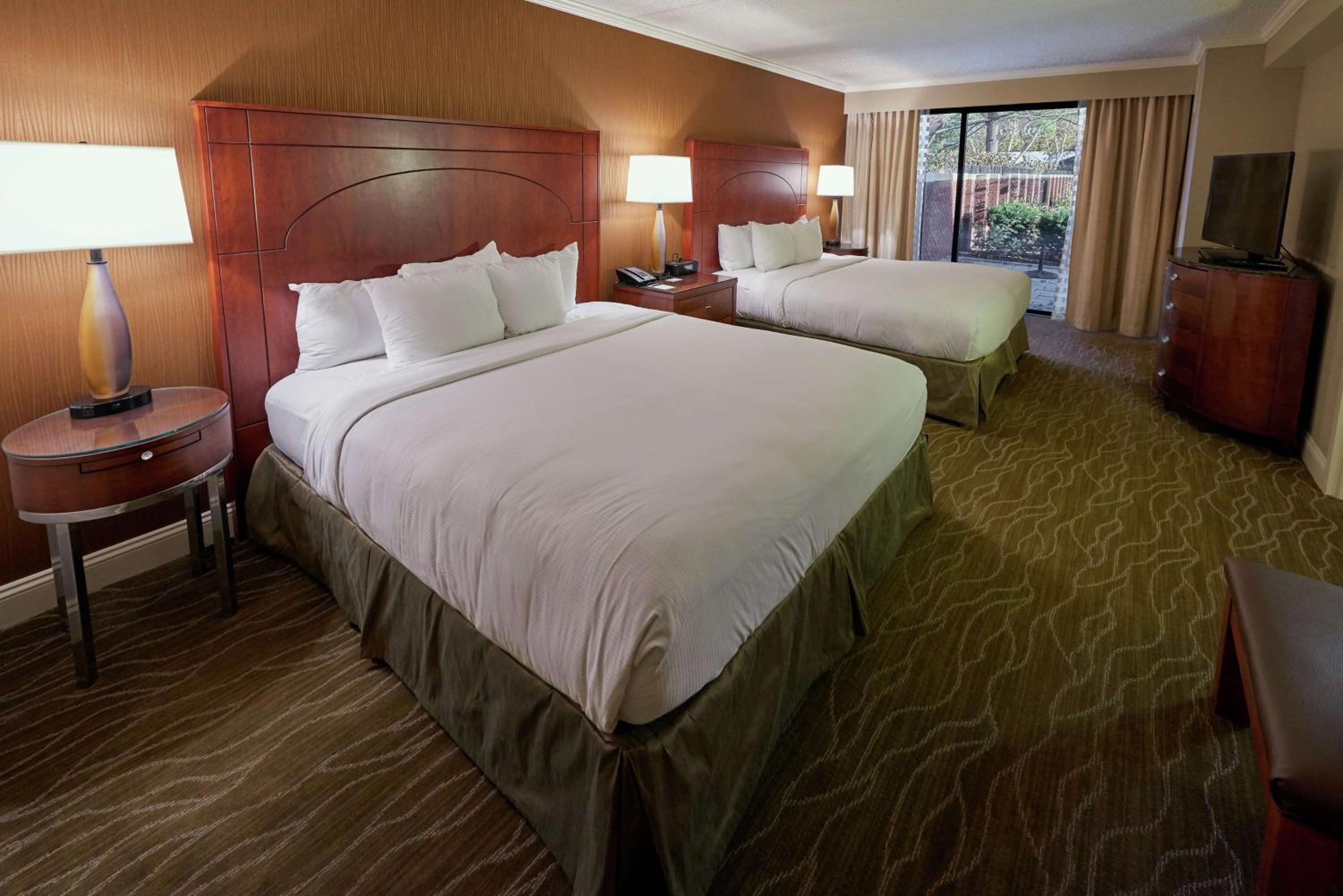 Queen Suite with Two Queen Beds - Photo 2