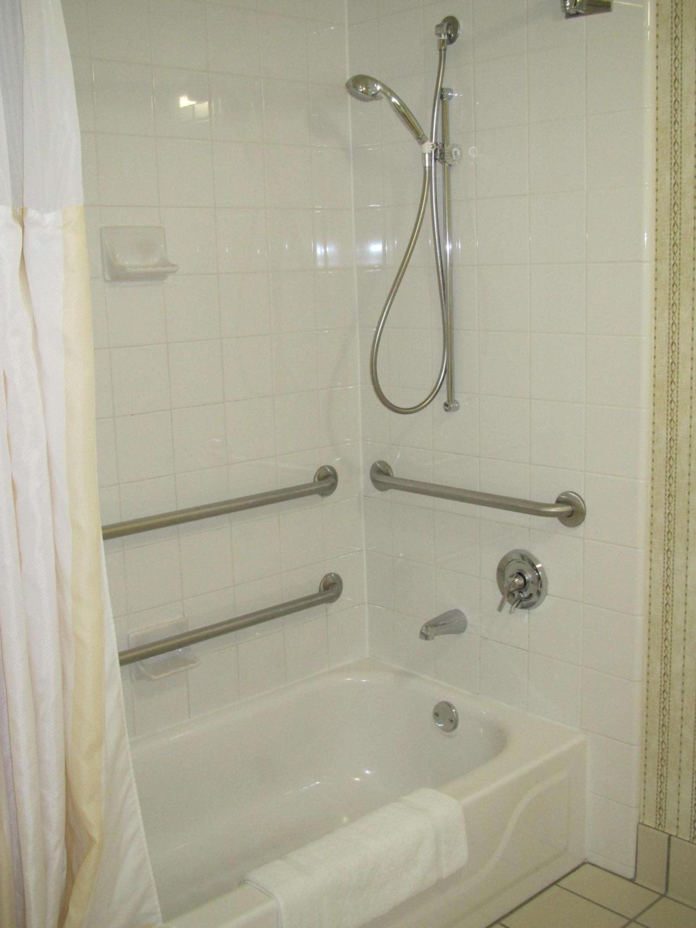 King Room with Accessible Tub - Mobility Access - Photo 2