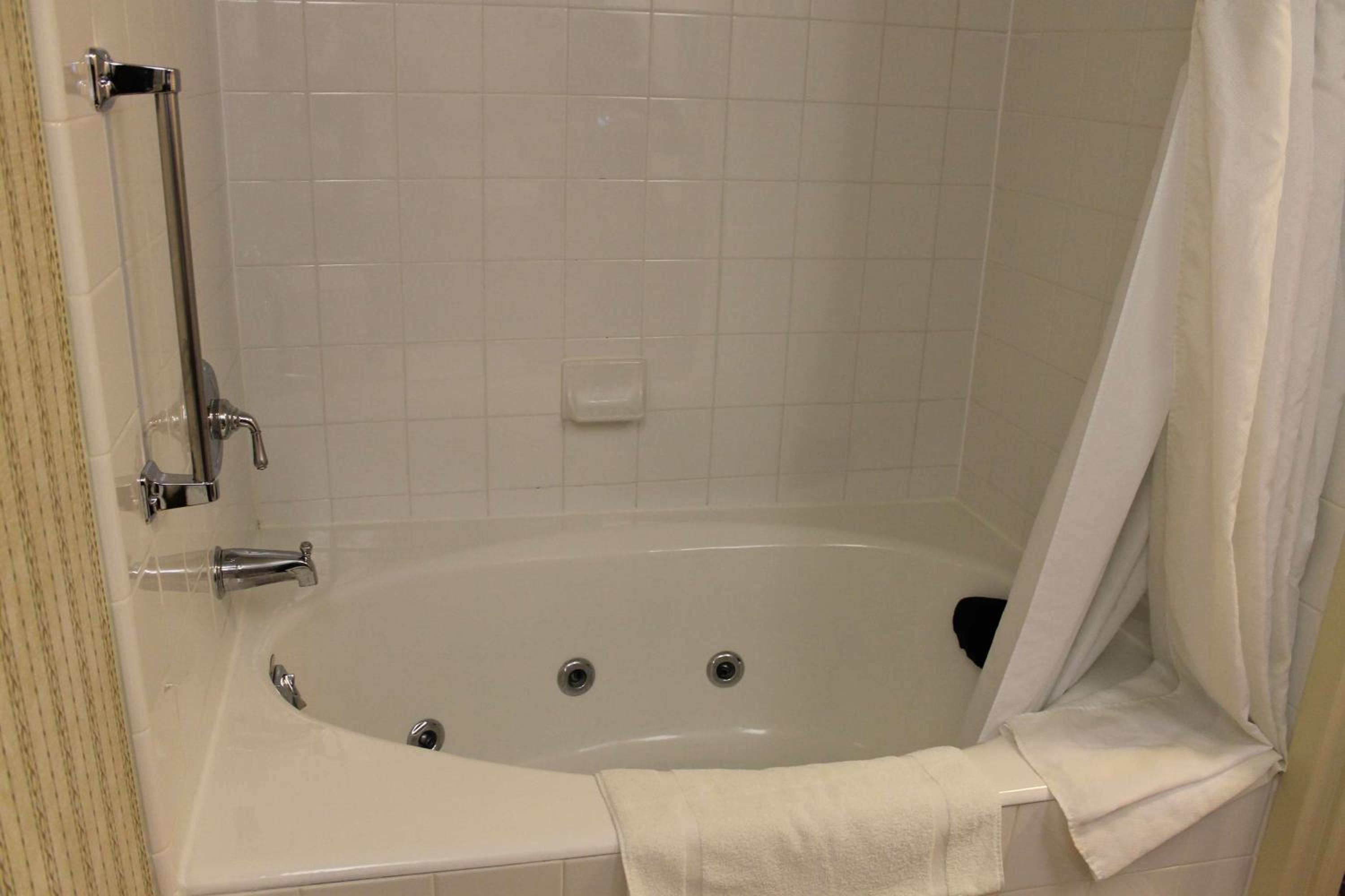 King Room with Whirlpool - Photo 2