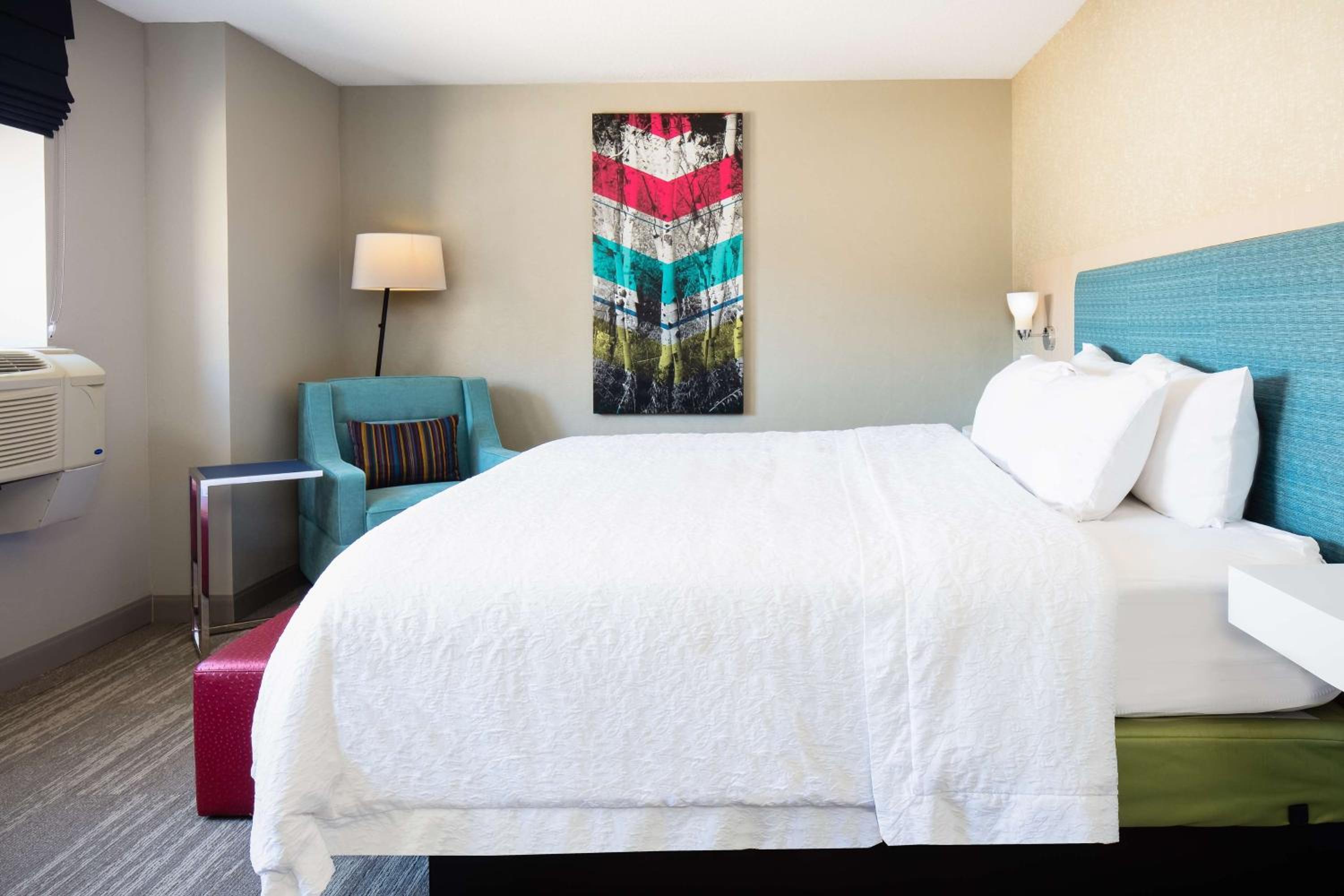 King Room with King Bed - Non-Smoking - Photo 1