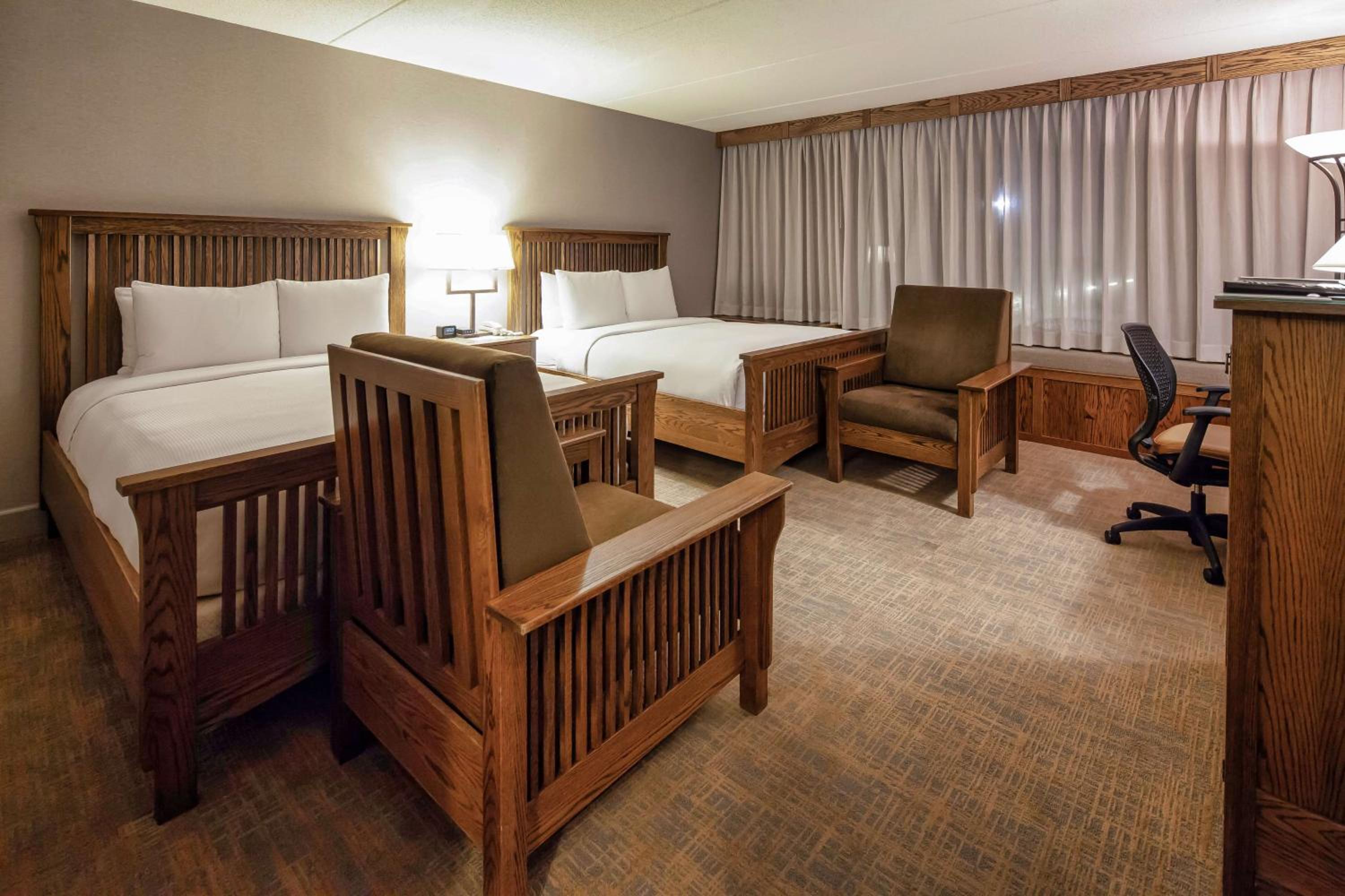 Deluxe Queen Room with Two Queen Beds - Non-Smoking - Photo 1