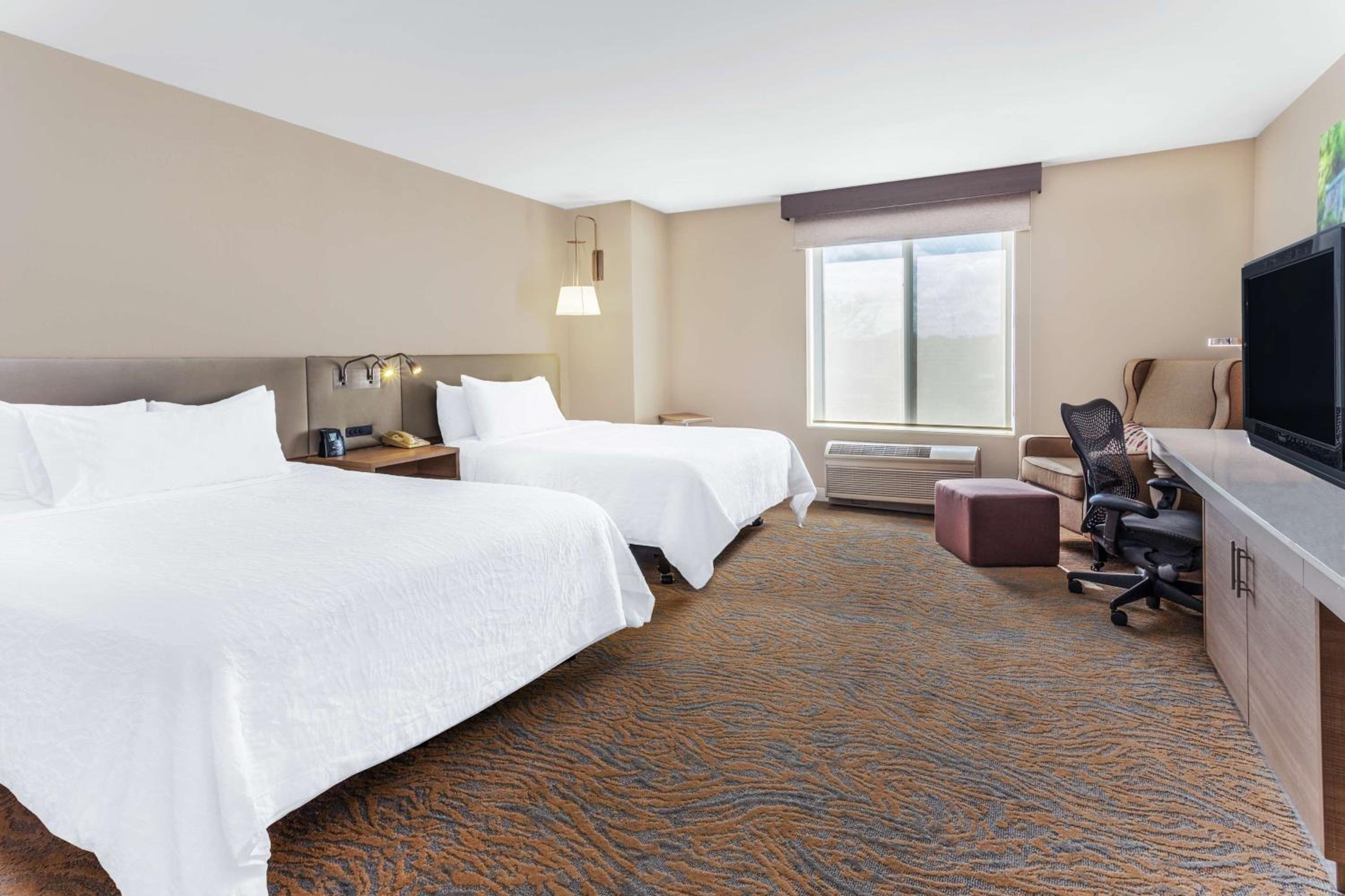Double Room with Two Double Beds - Mobility Access - Photo 1