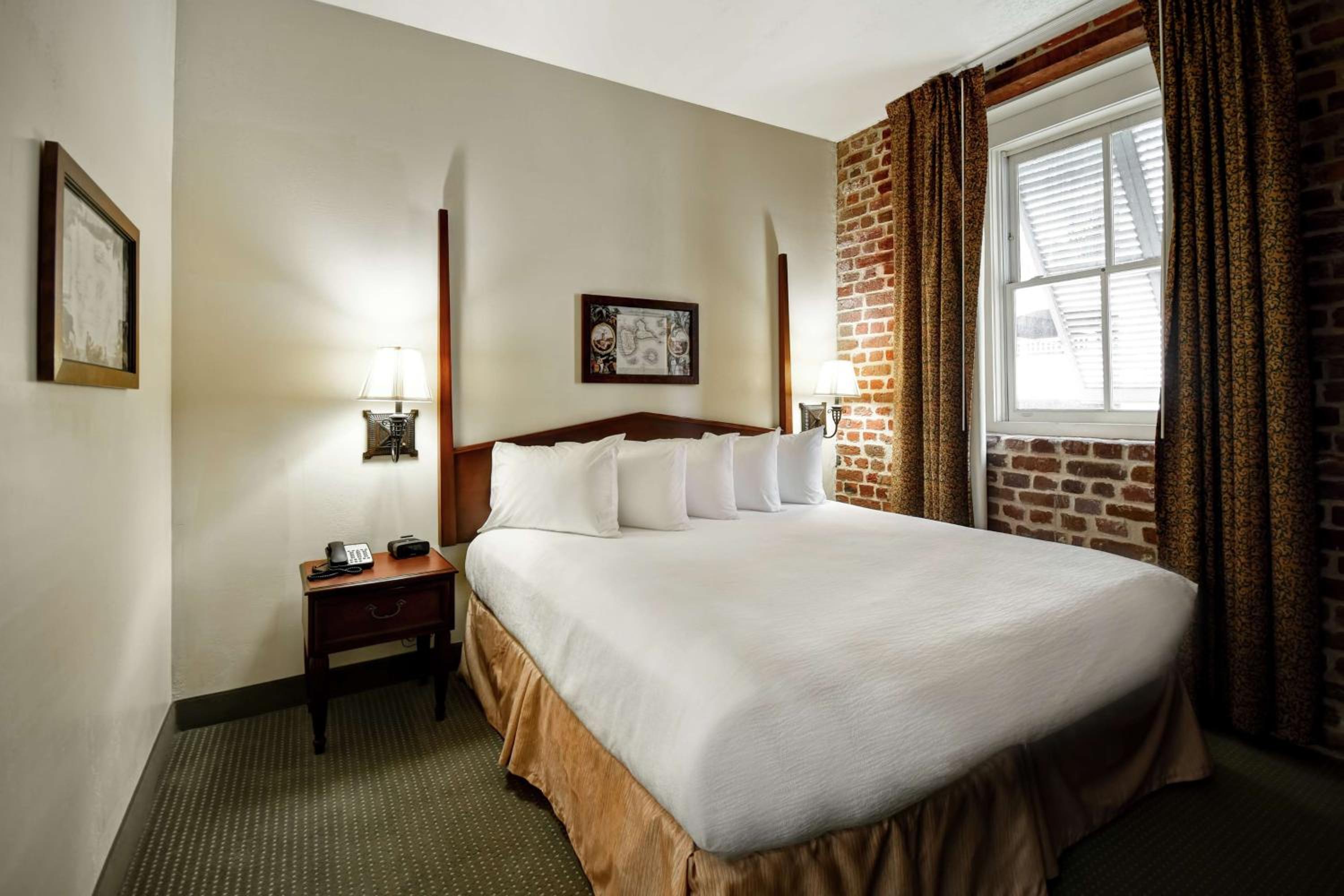 Two-Room King Suite - Non-Smoking - Photo 3