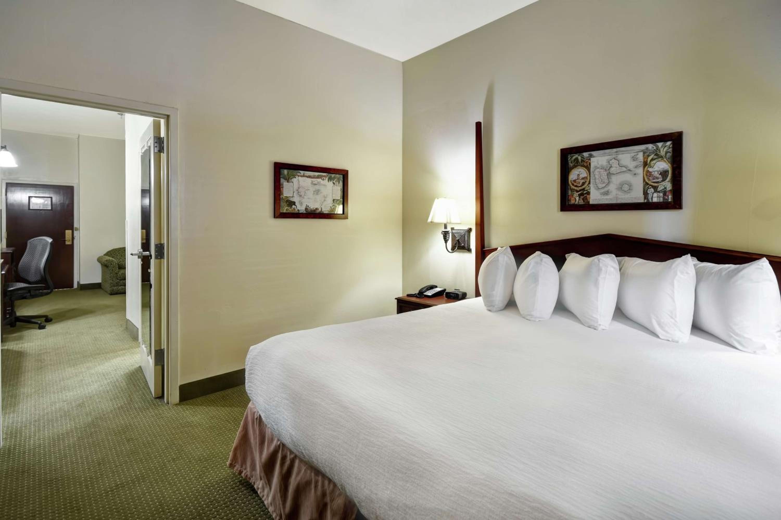 Two-Room King Suite - Non-Smoking - Photo 6