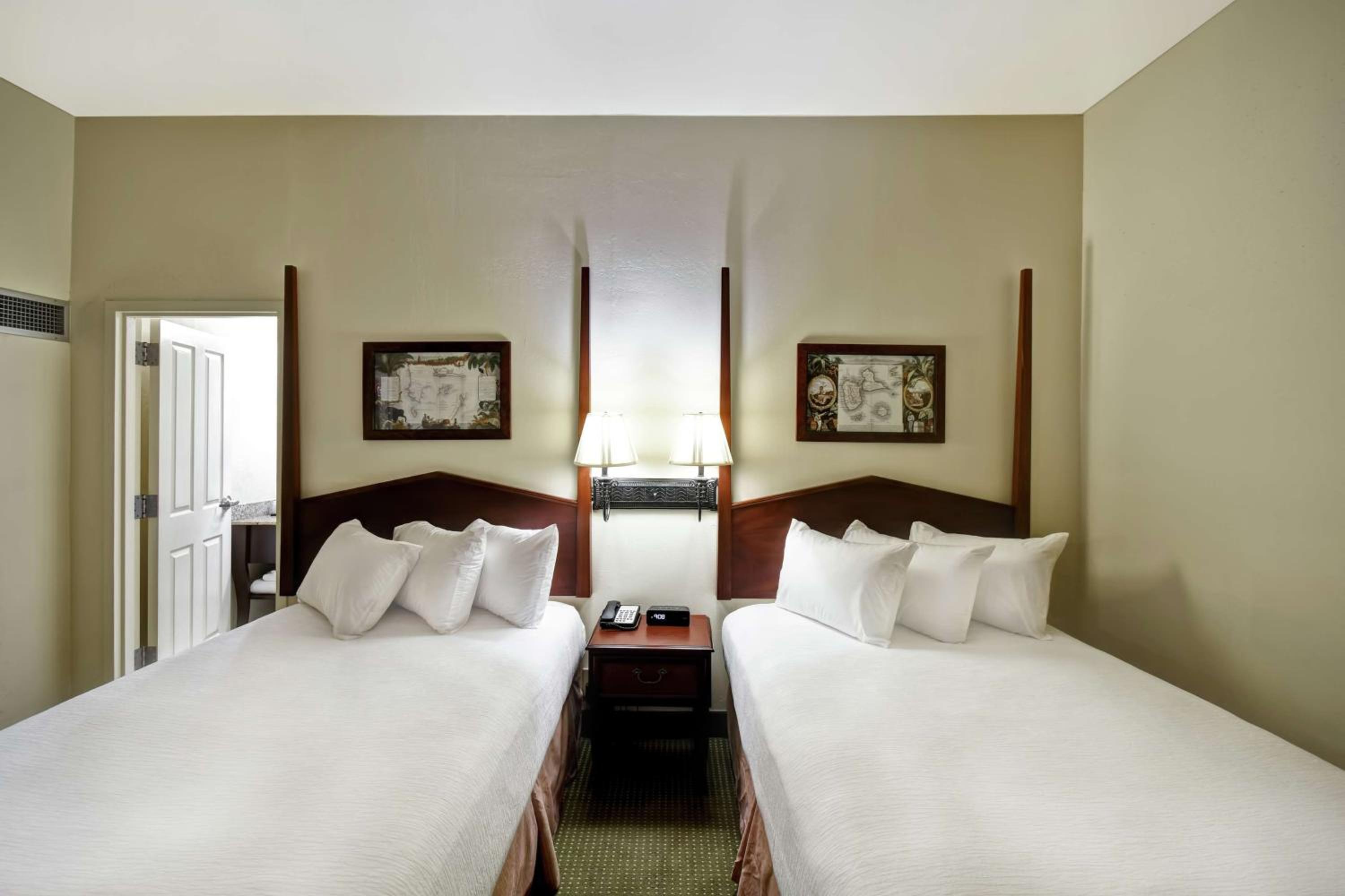 Suite with Two Double Beds - Non-Smoking - Photo 6