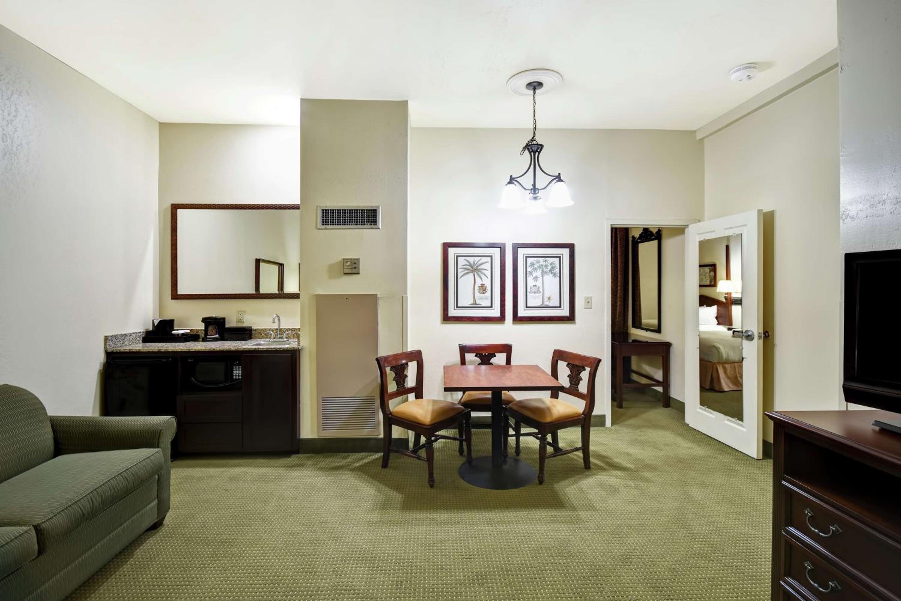Suite with Two Double Beds - Non-Smoking - Photo 2
