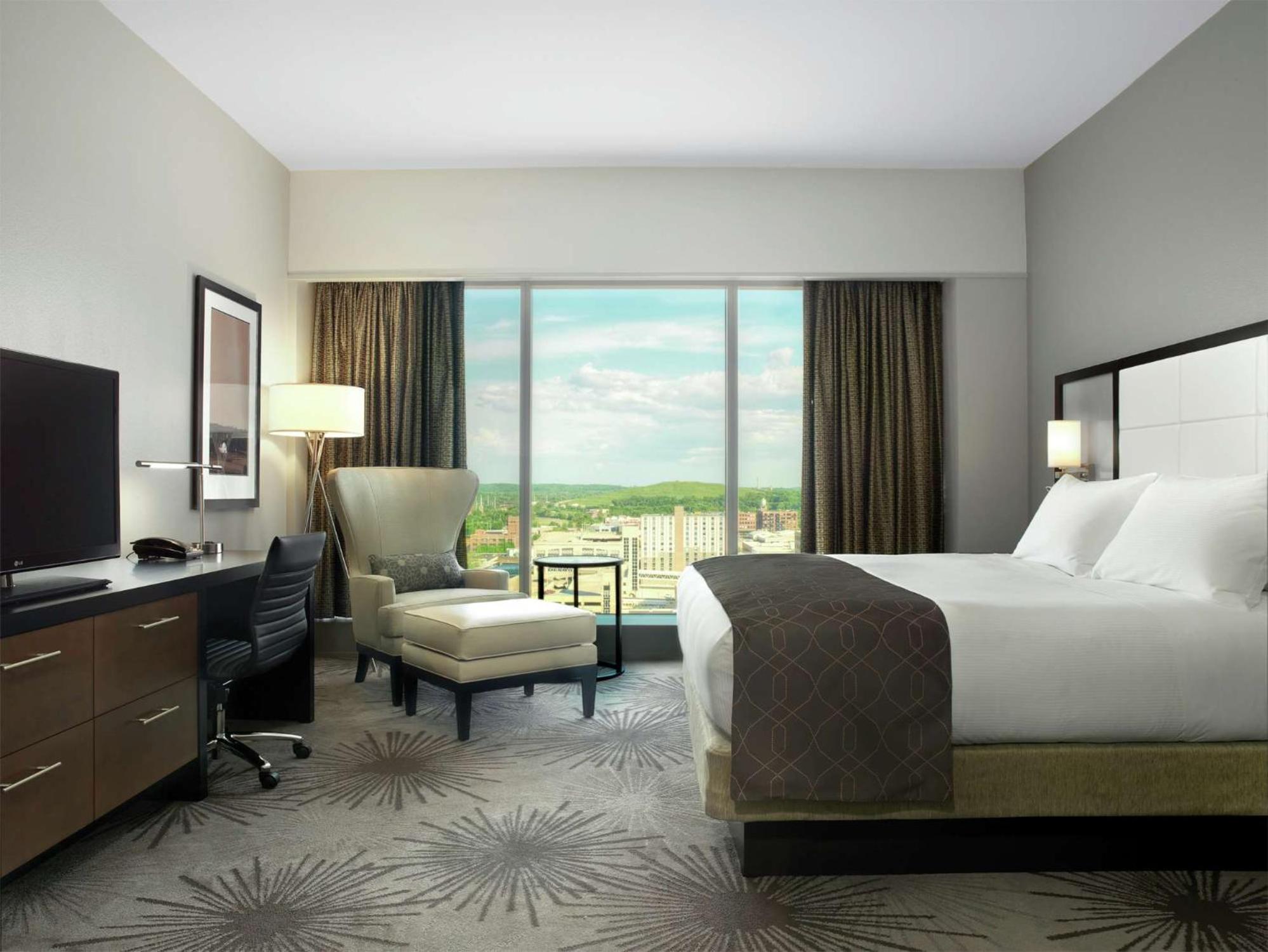 King Room with City View - Upper Floor  - Photo 4