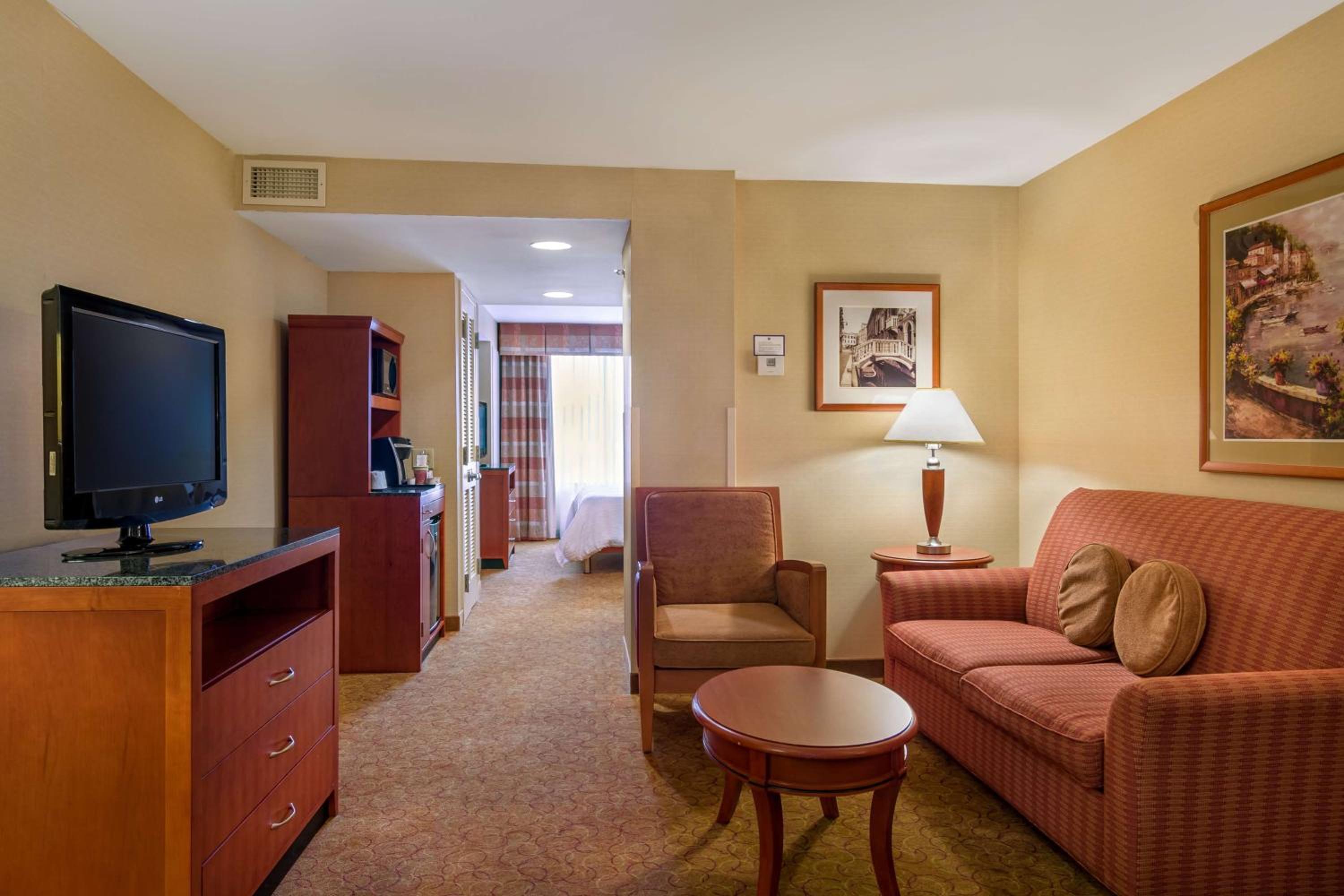 Junior King Suite - Non-Smoking - Photo 1