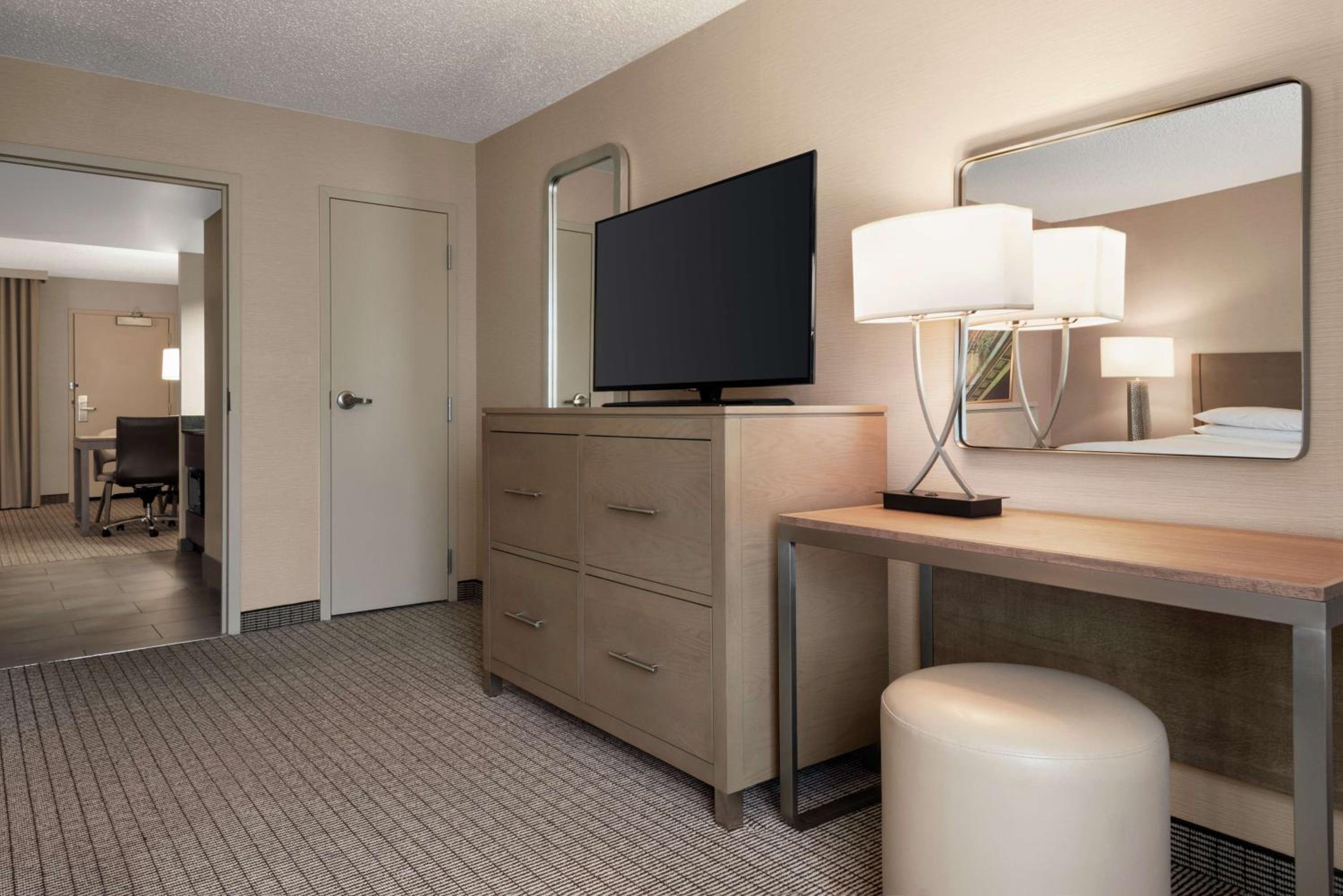 Two-Room King Suite - Non-Smoking - Photo 2
