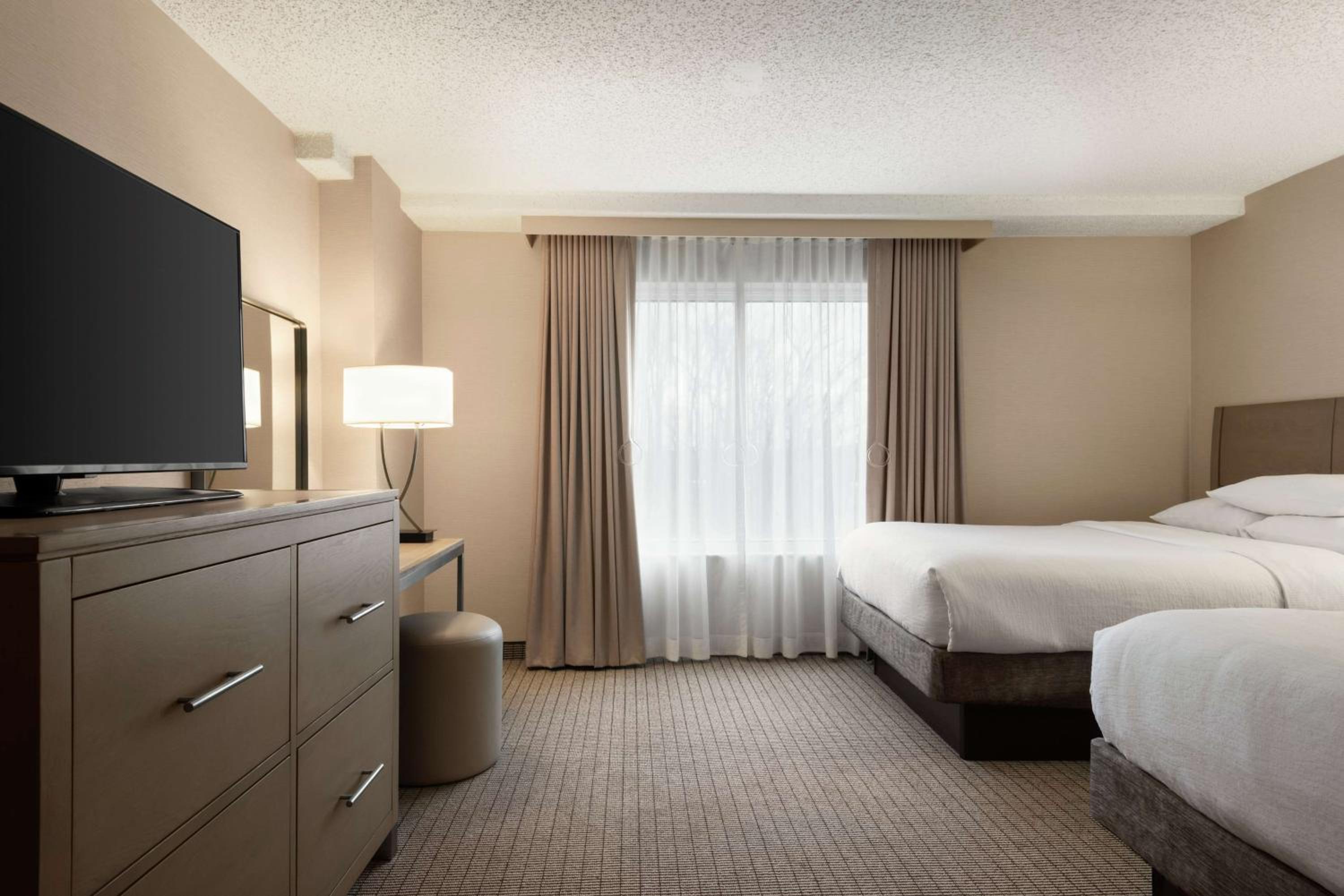 Suite with Two Double Beds - Non-Smoking - Photo 8