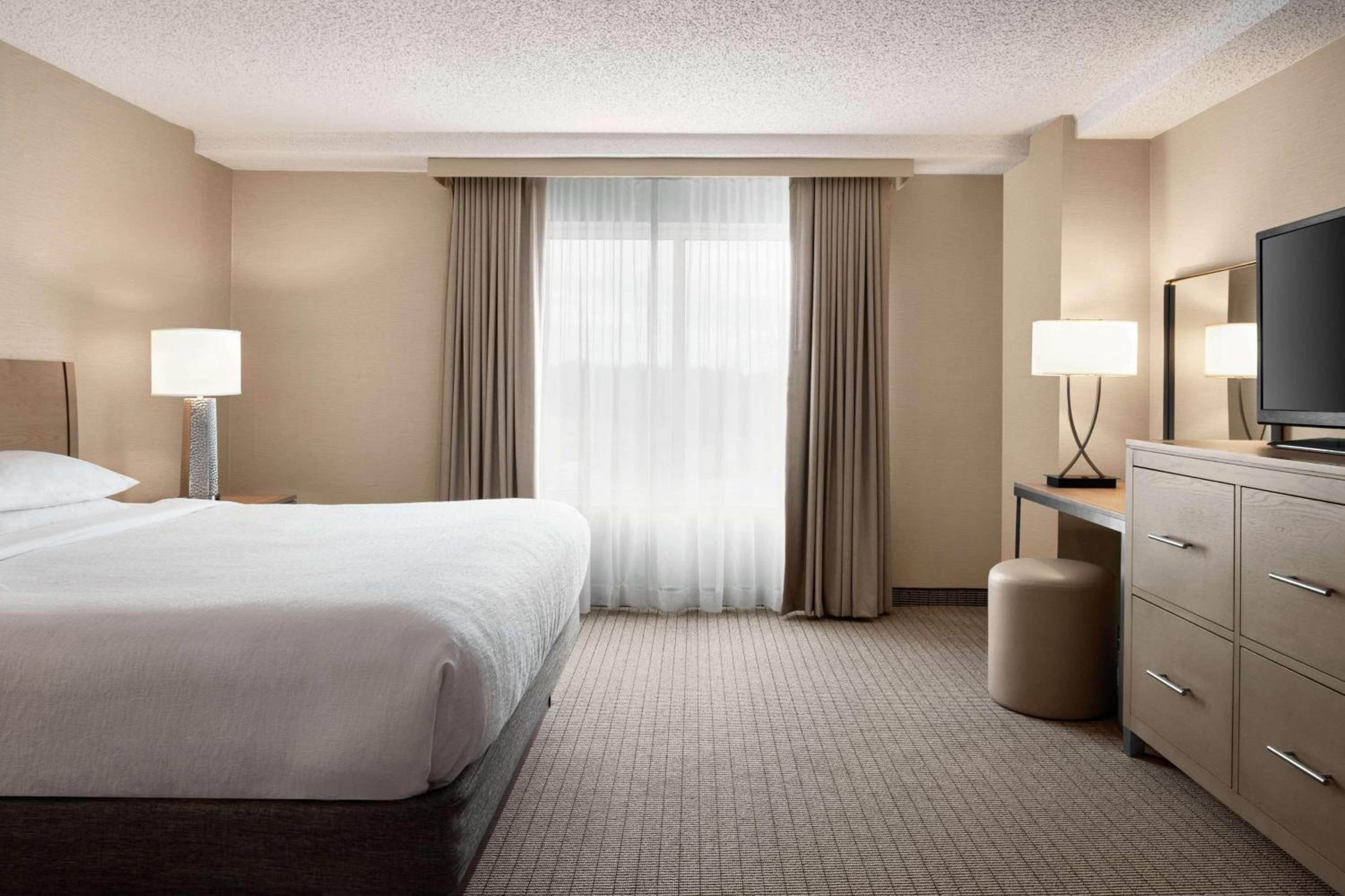 Two-Room King Suite - Non-Smoking - Photo 4