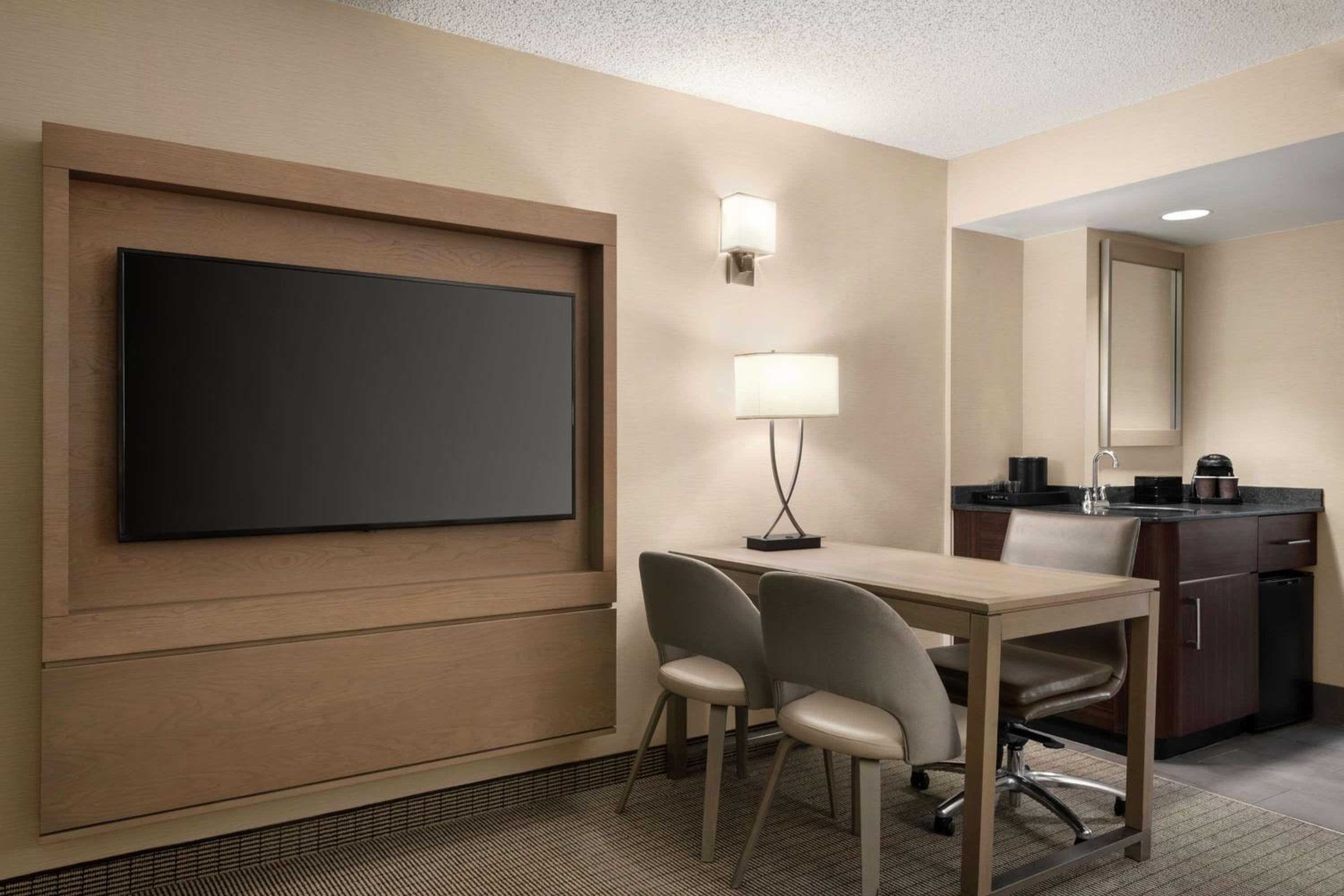 Suite with Two Double Beds - Non-Smoking - Photo 3