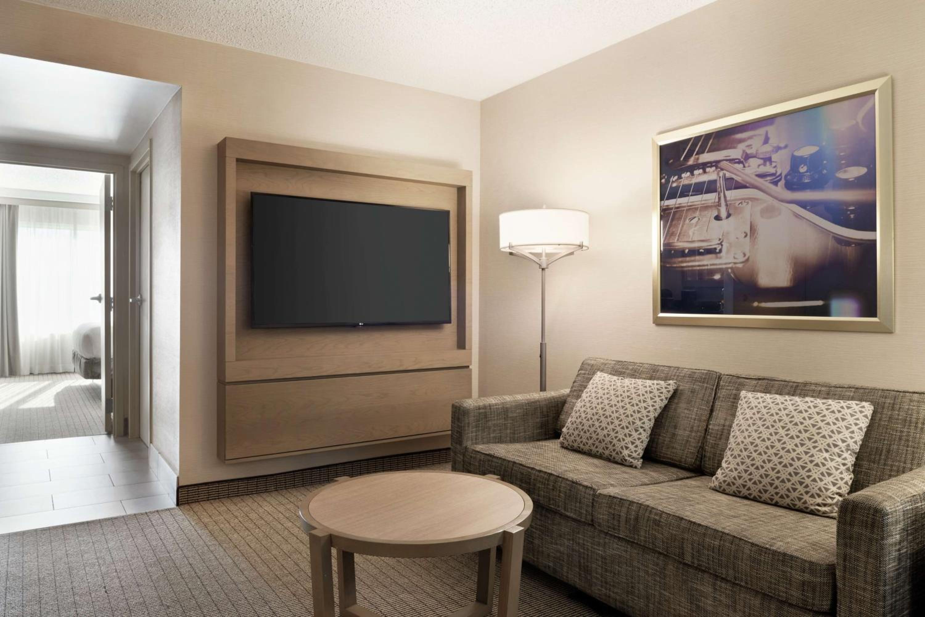Two-Room King Suite - Non-Smoking - Photo 8