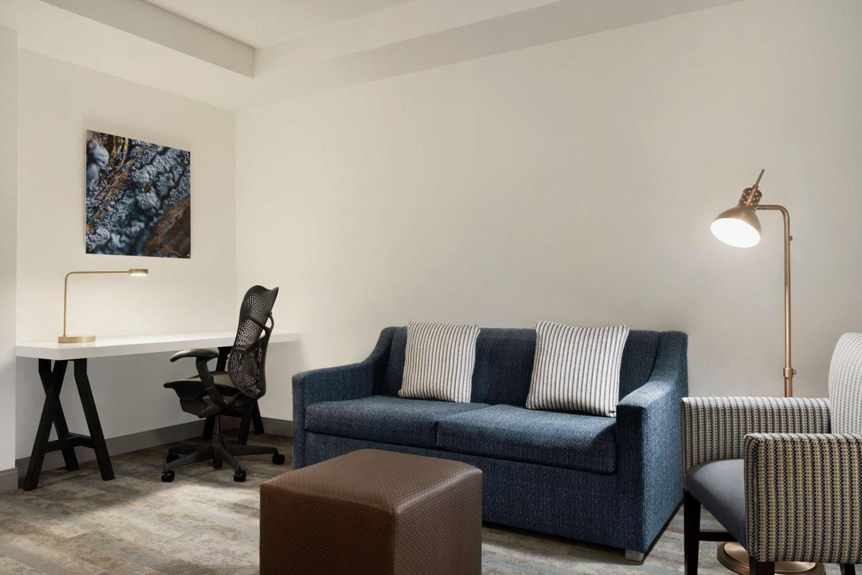 Junior King Suite with Seating Area - Photo 1