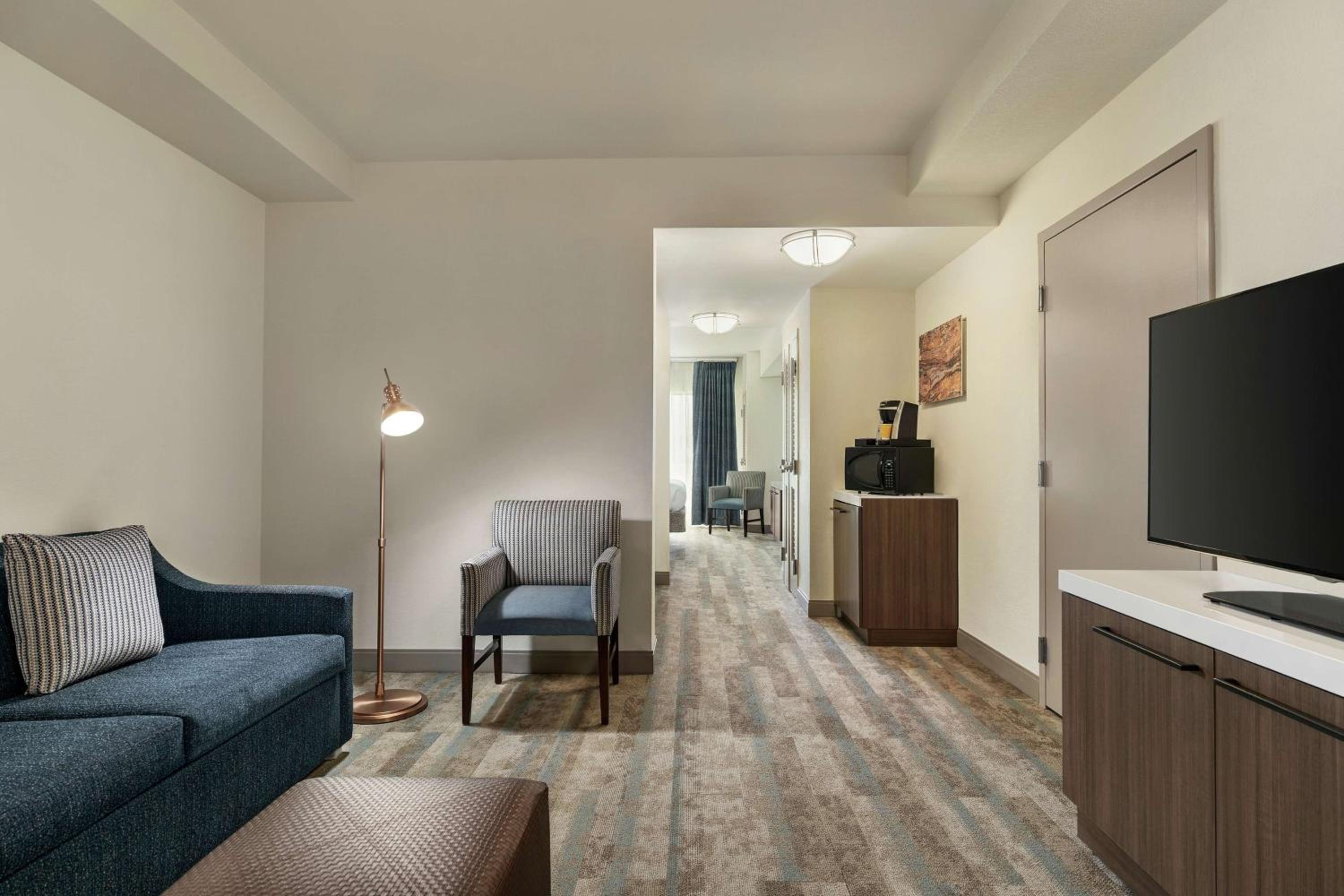 Junior King Suite with Seating Area - Photo 2