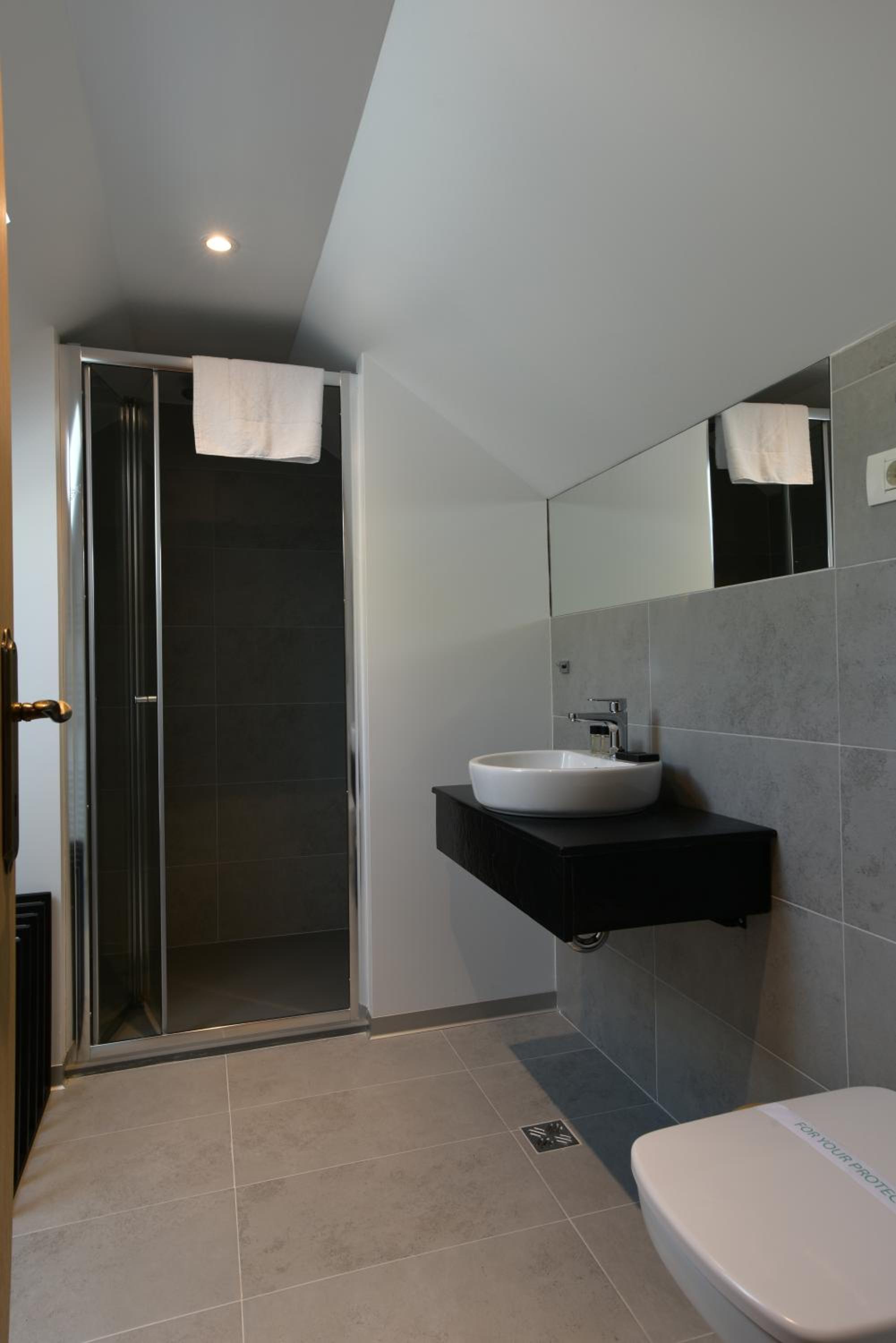 Deluxe Double Room - Photo 12