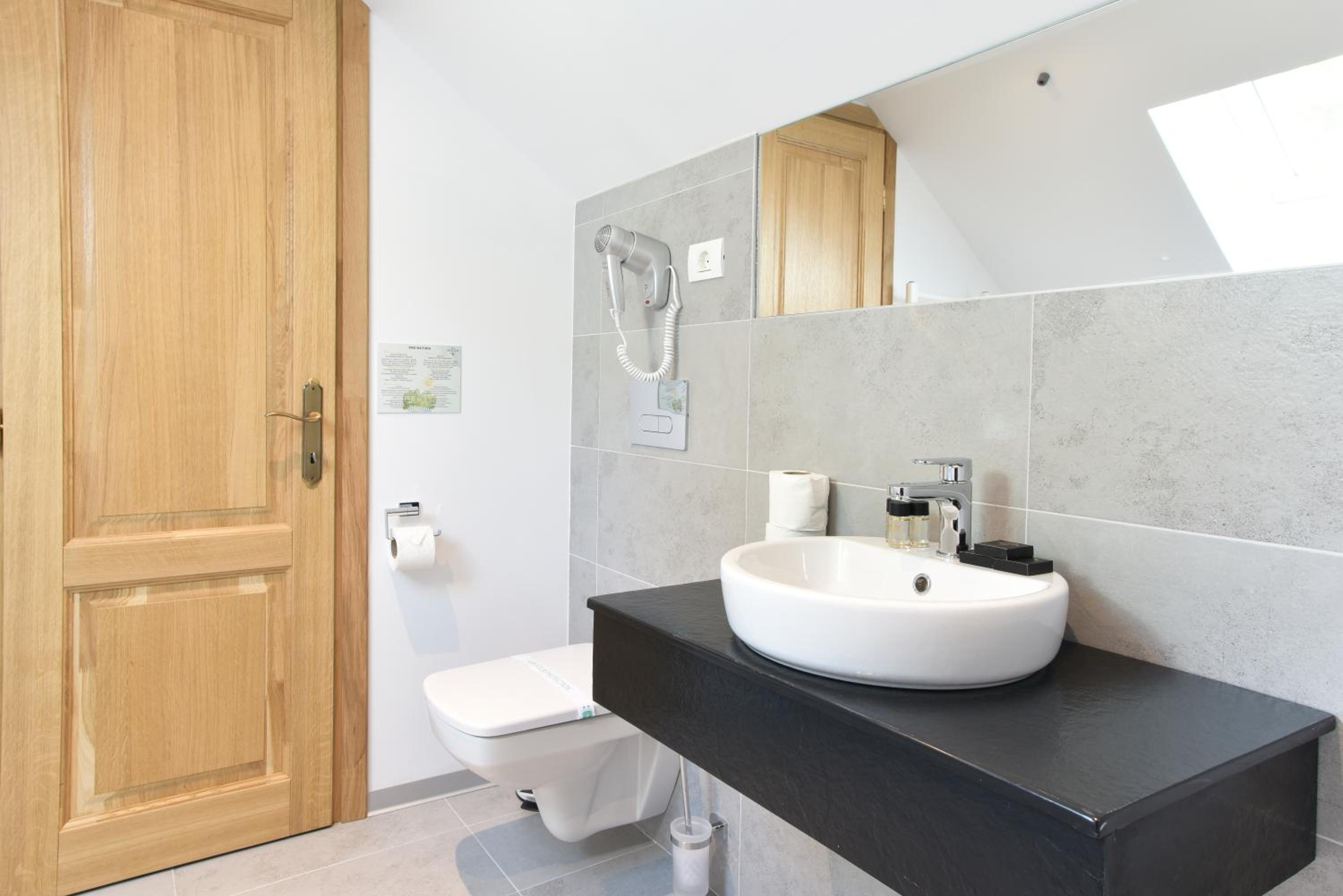 Deluxe Double Room - Photo 14