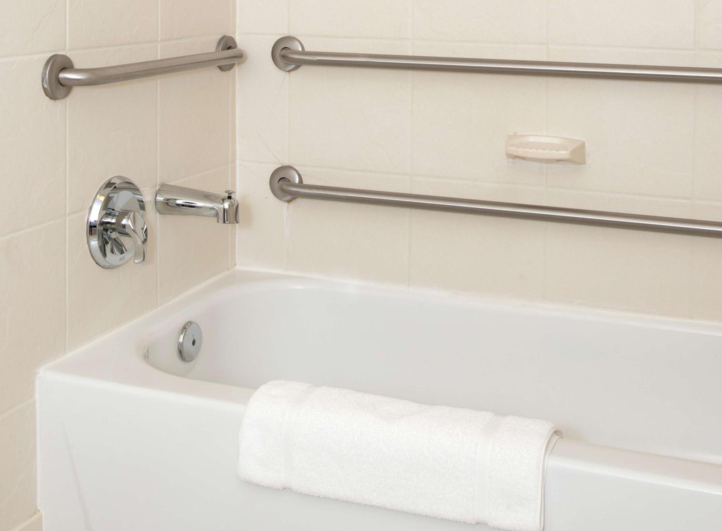King Room with Accessible Tub - Mobility Access - Photo 4