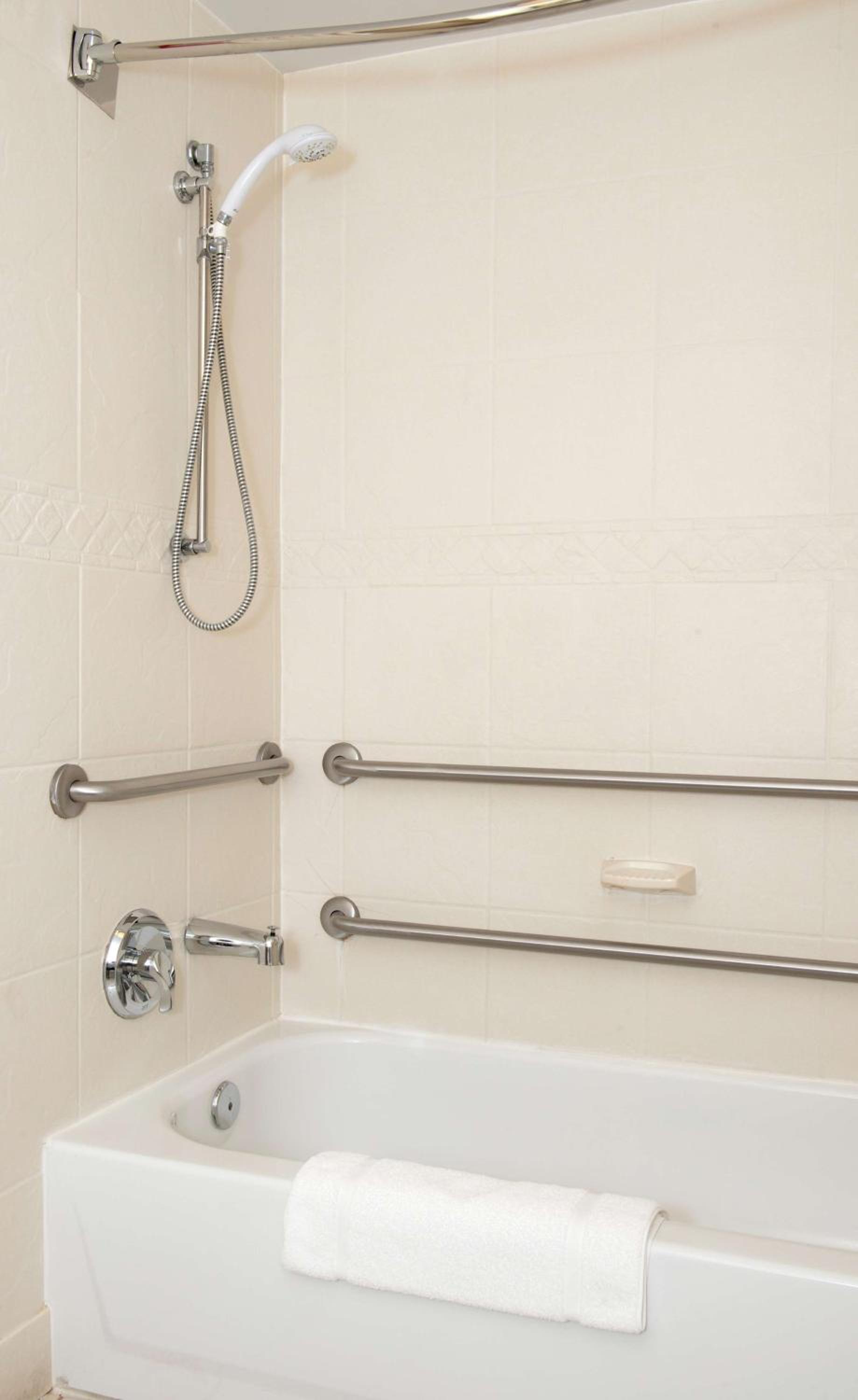 King Room with Accessible Tub - Mobility Access - Photo 3