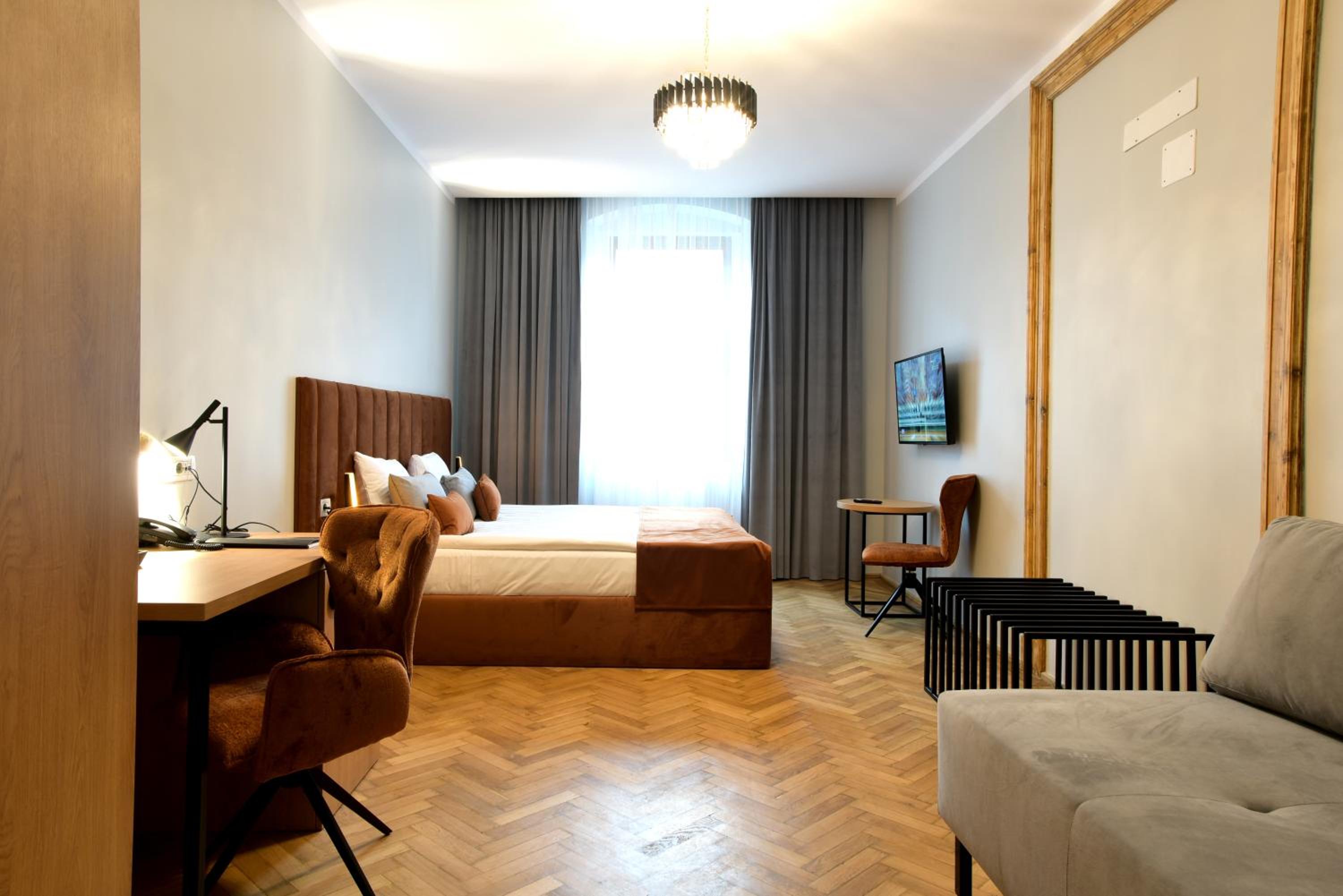 Deluxe Double Room - Photo 17