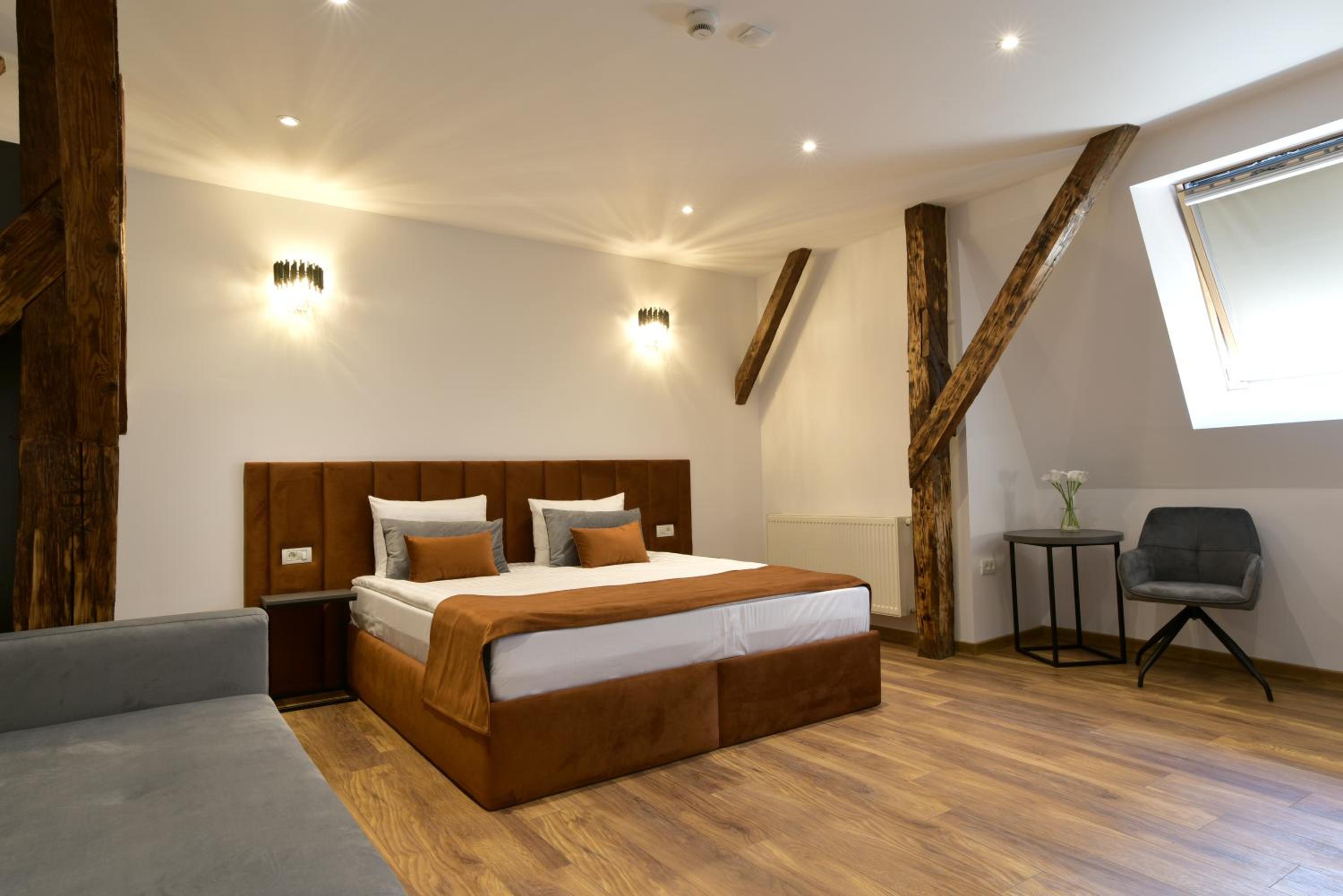 Deluxe Double Room - Photo 16