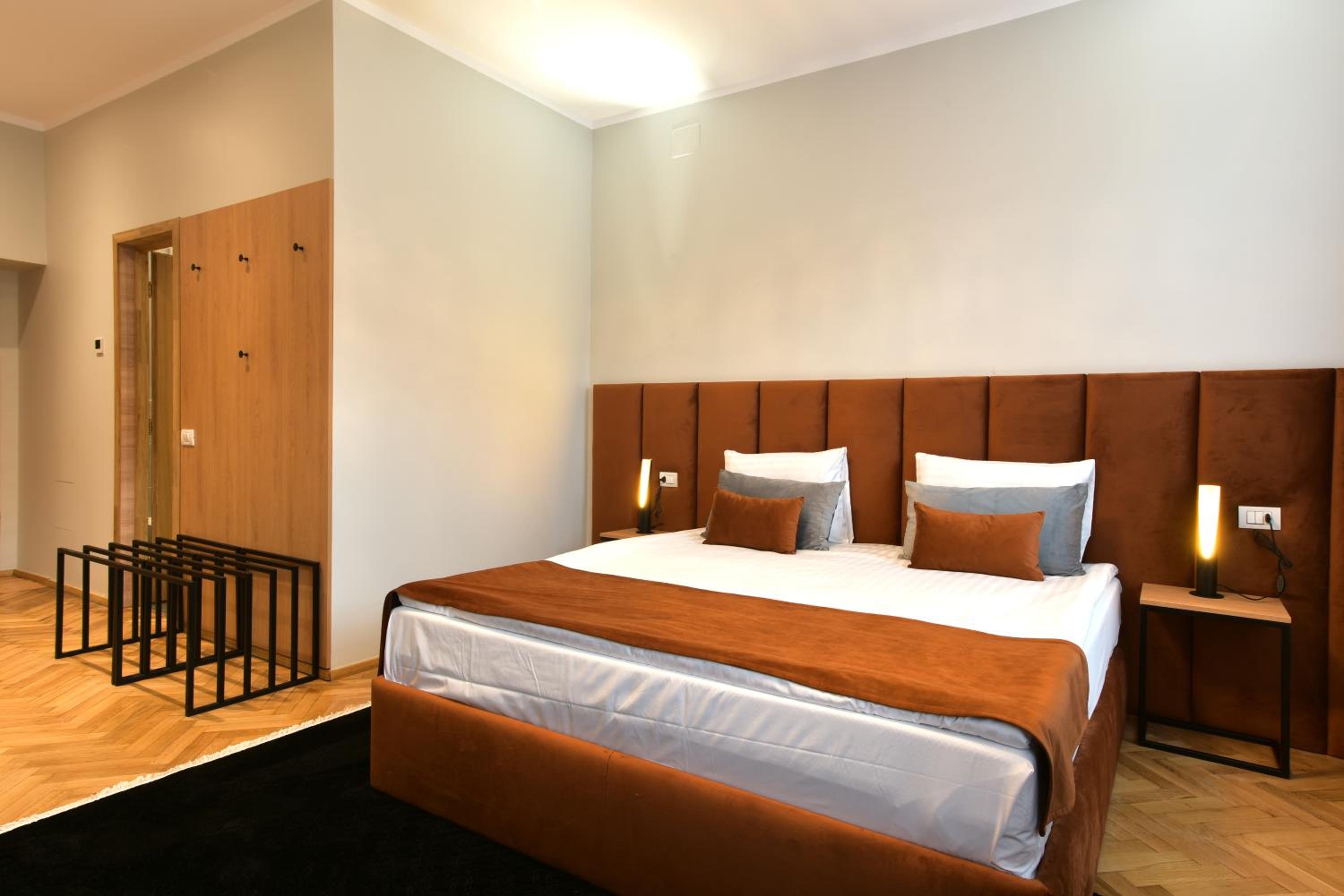 Deluxe Double Room - Photo 15