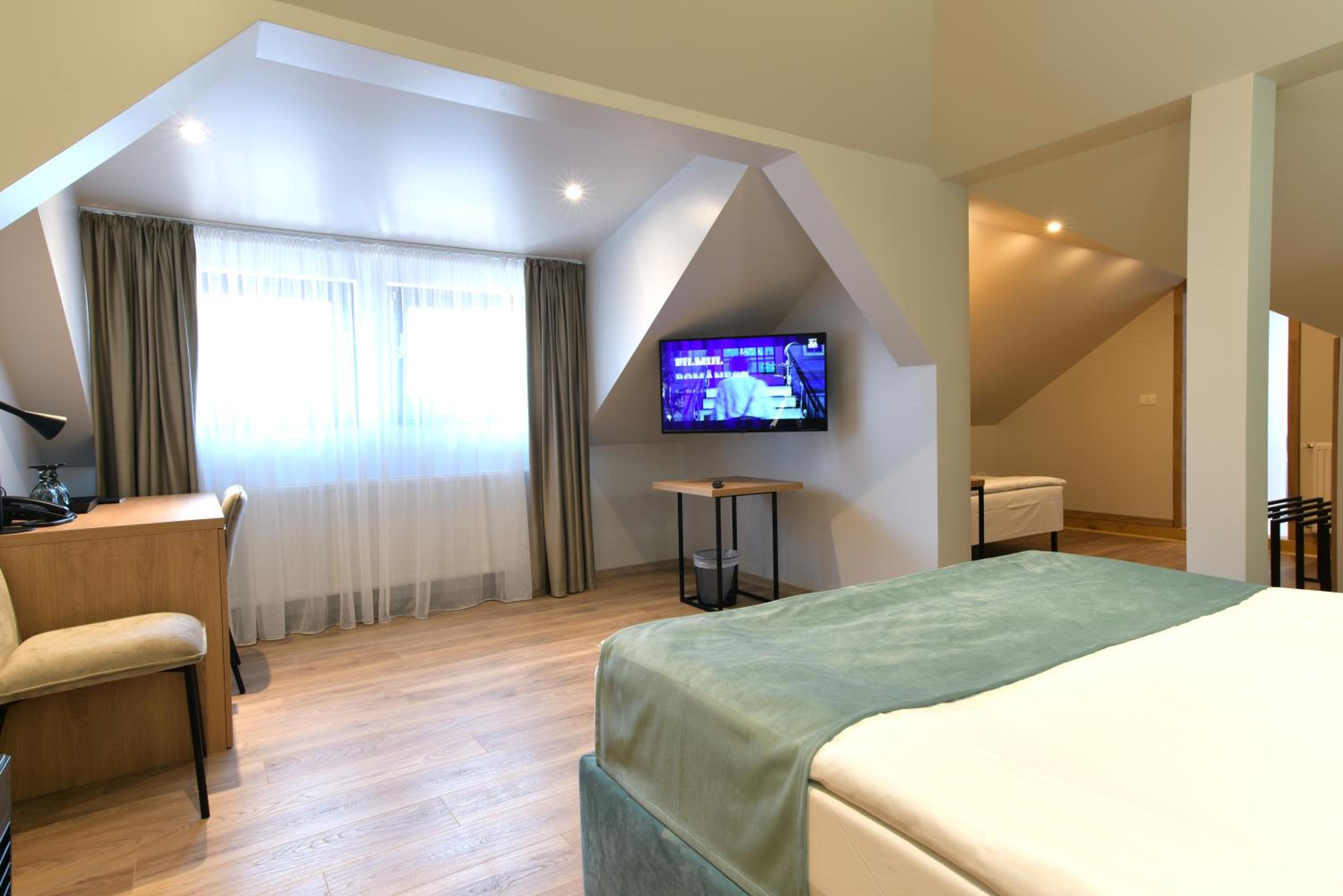 Deluxe Double Room - Photo 30
