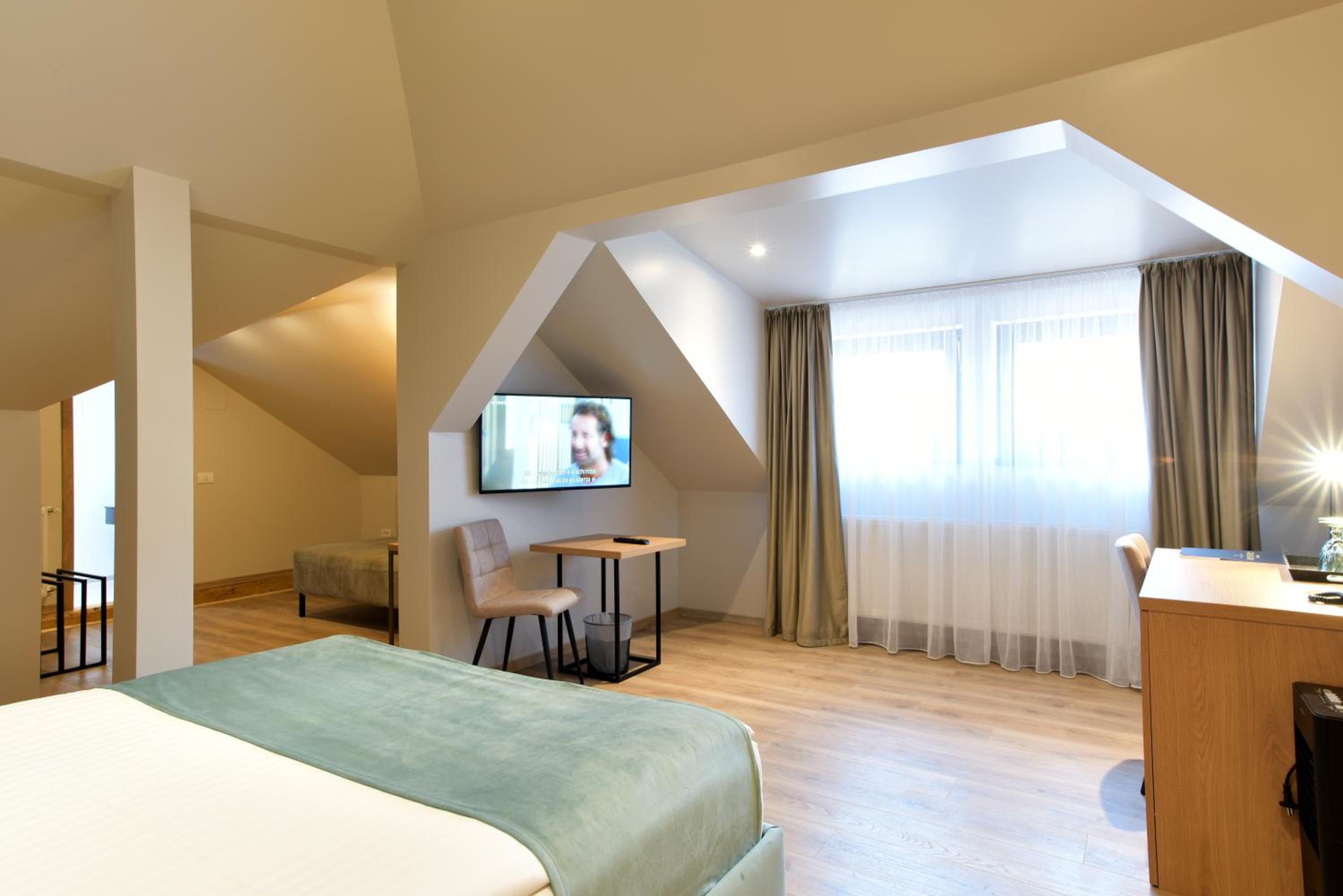Deluxe Double Room - Photo 27
