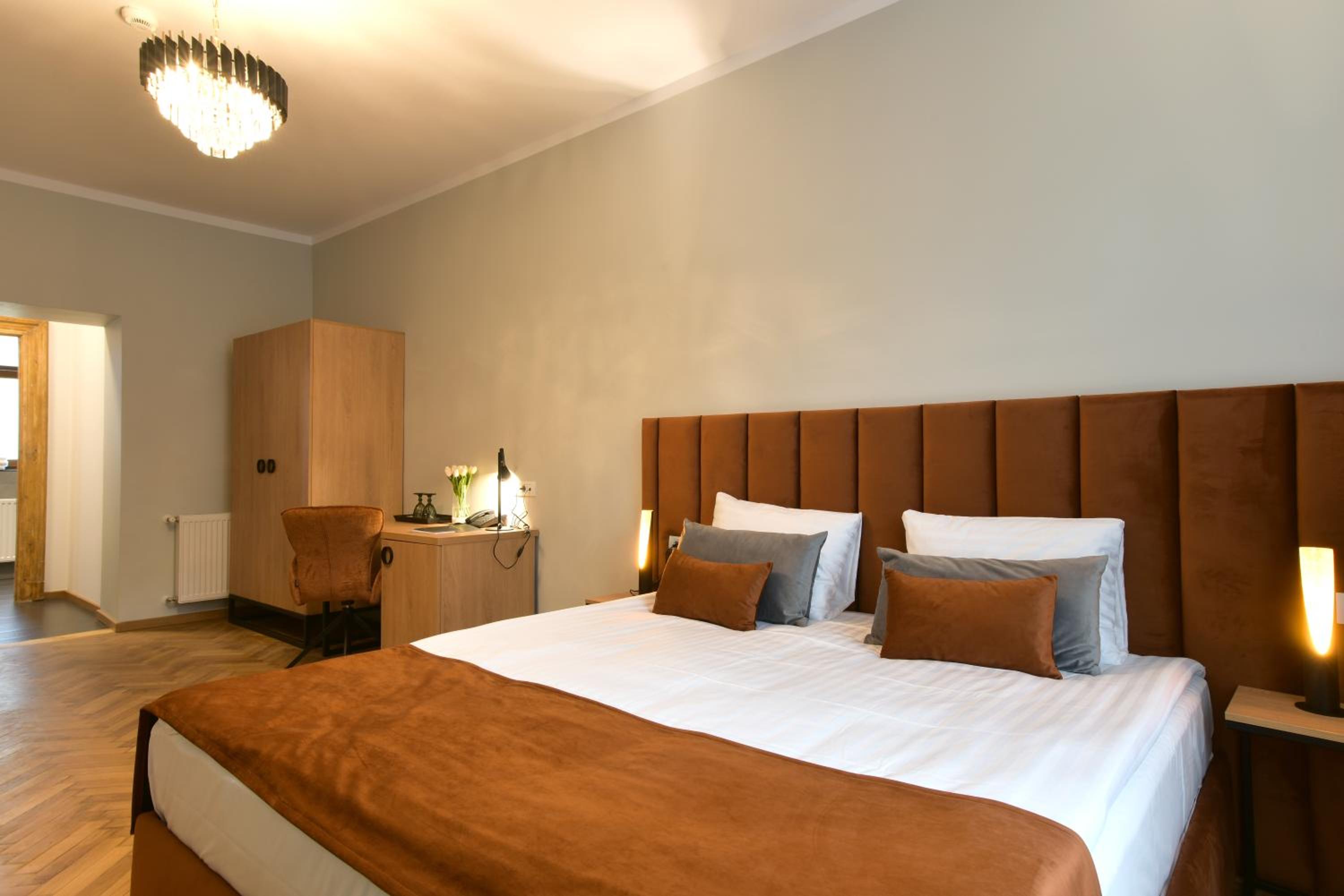 Deluxe Double Room - Photo 25