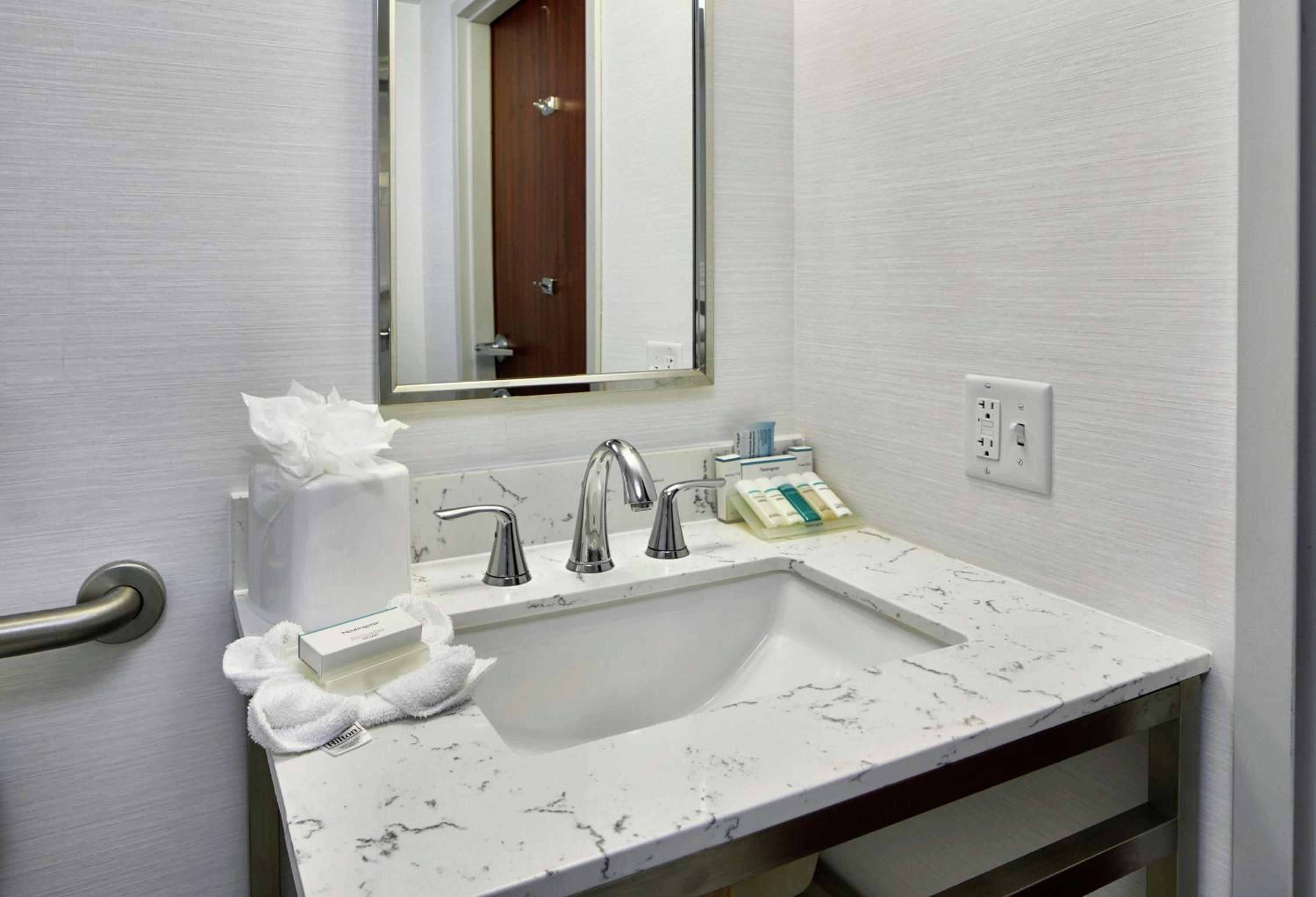King Room - Disability Access - Photo 8
