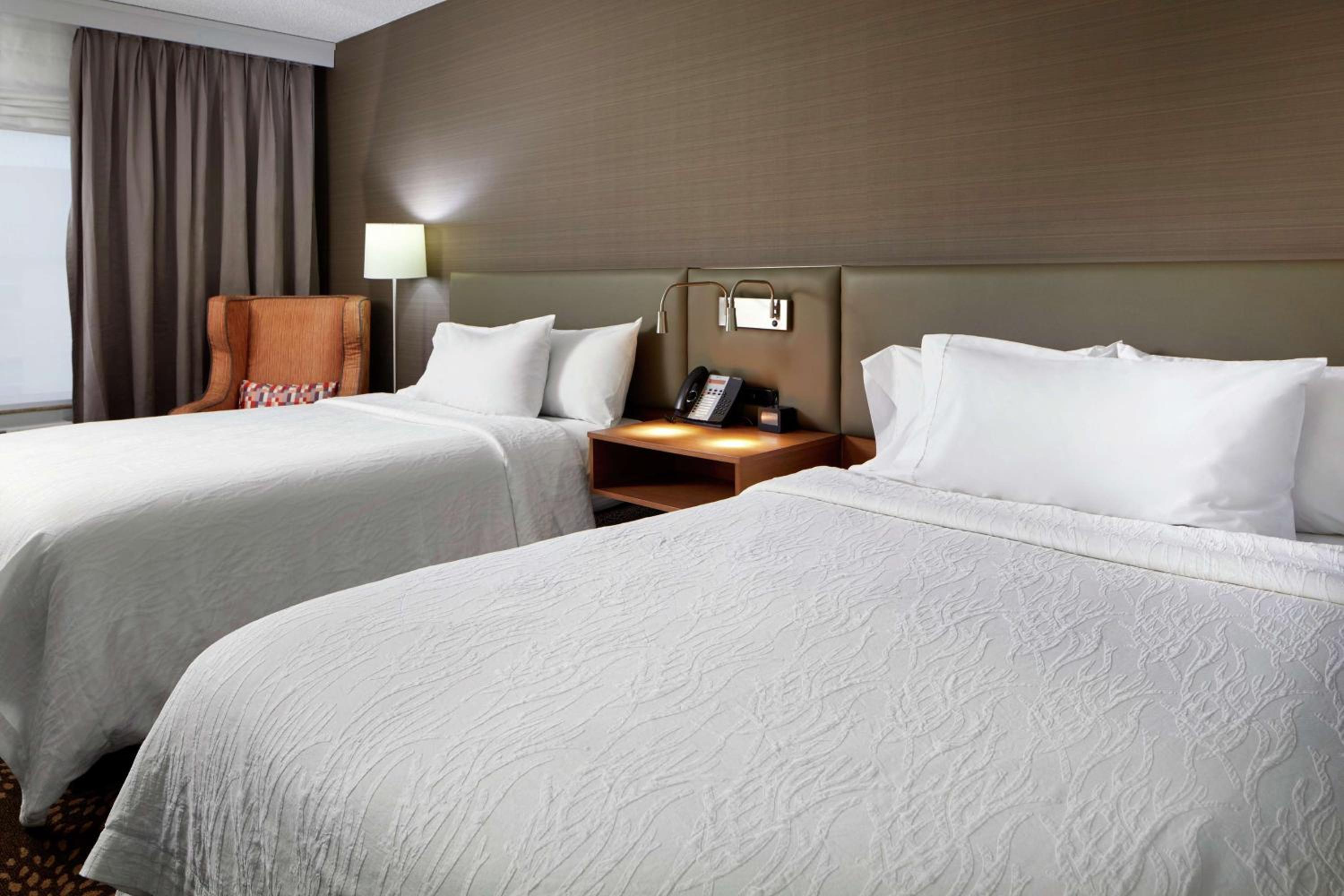 Queen Room with Two Queen Beds - Photo 3