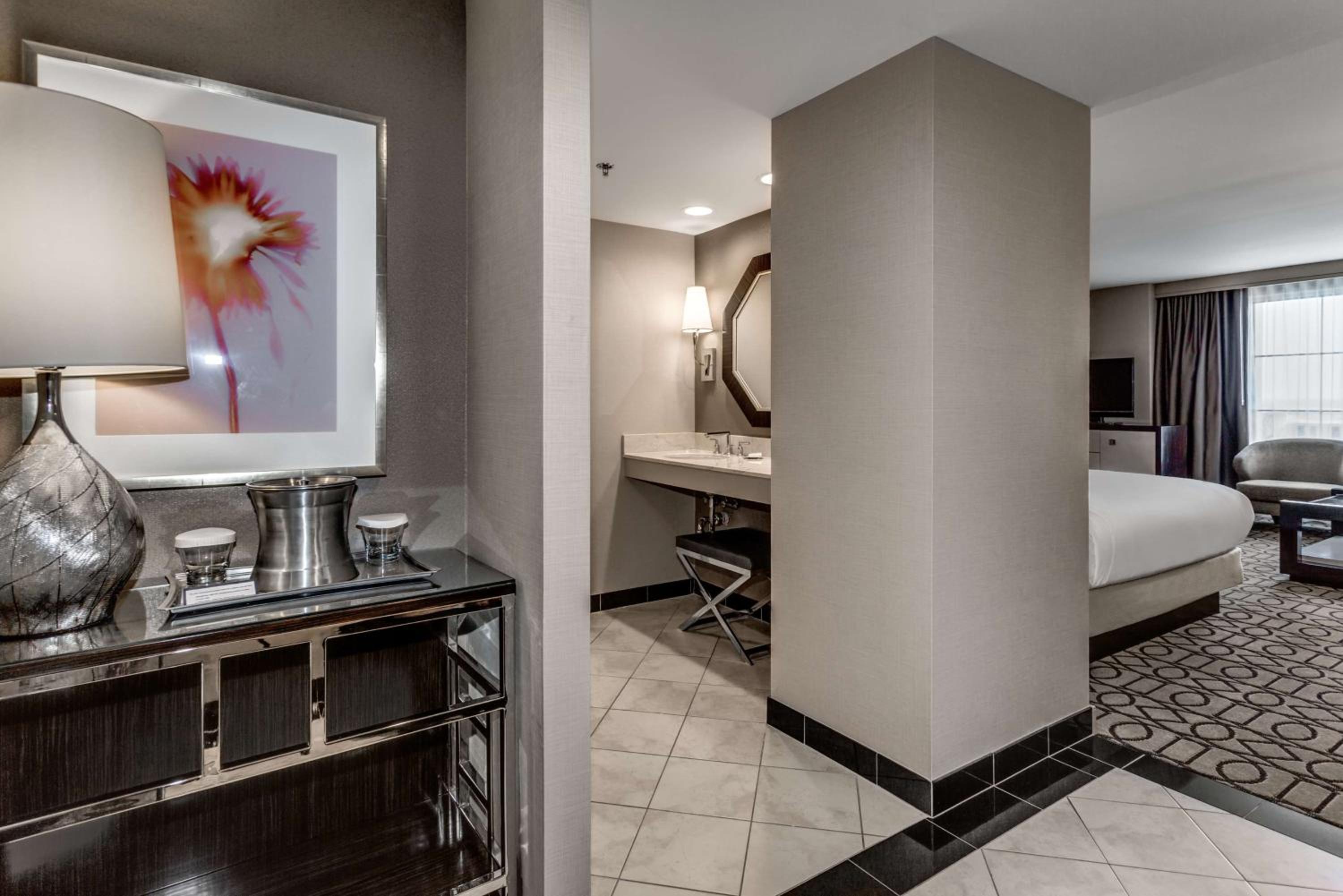 Junior King Suite - Photo 2