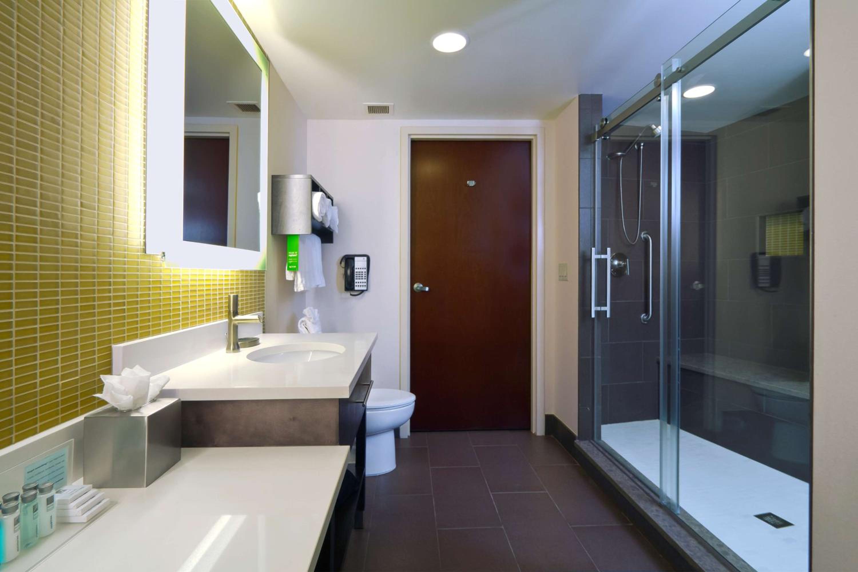 King Suite with Spa Bath - Non-Smoking - Photo 4