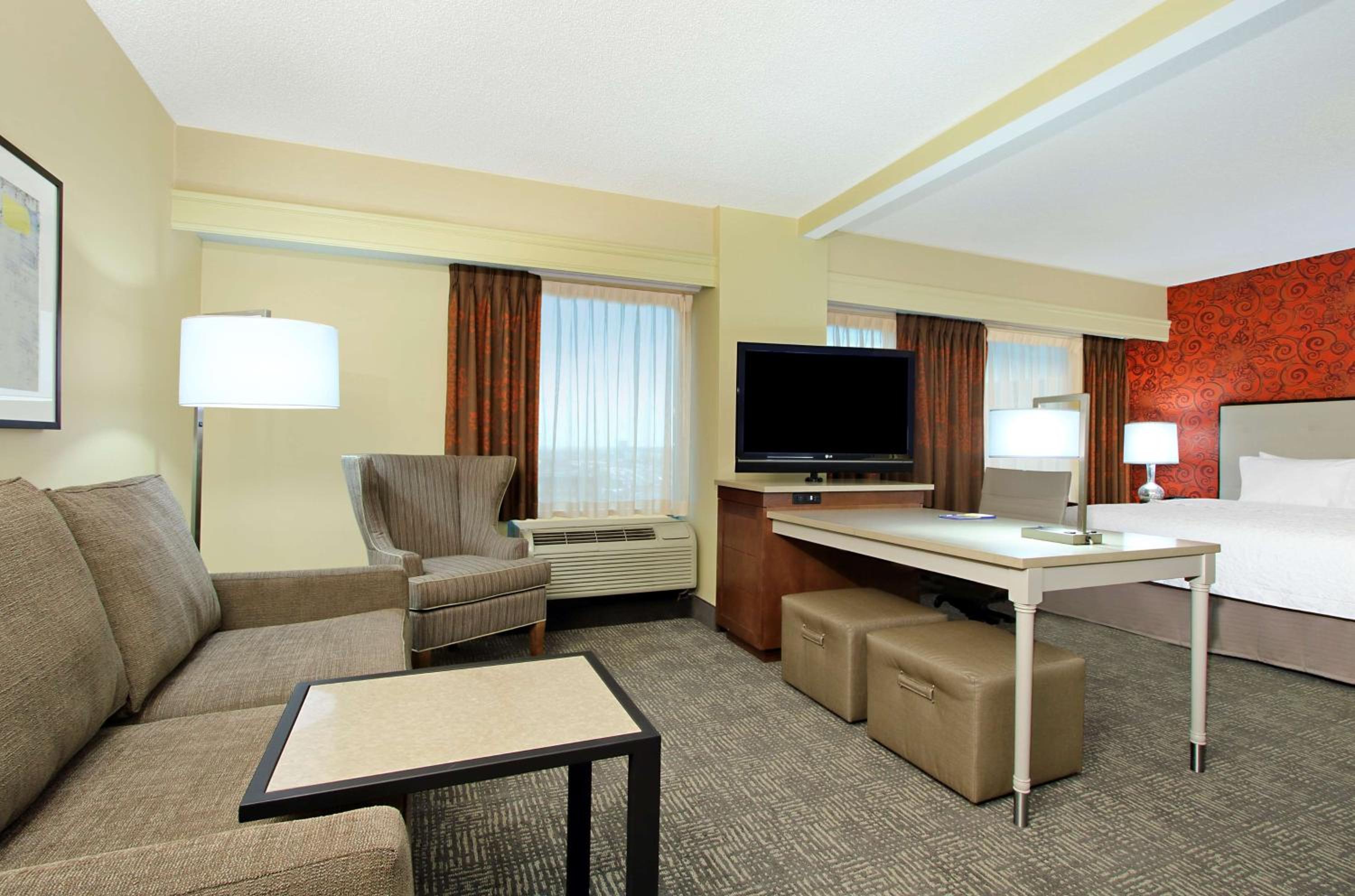 King Suite with Sofa Bed - Non-Smoking - Photo 2