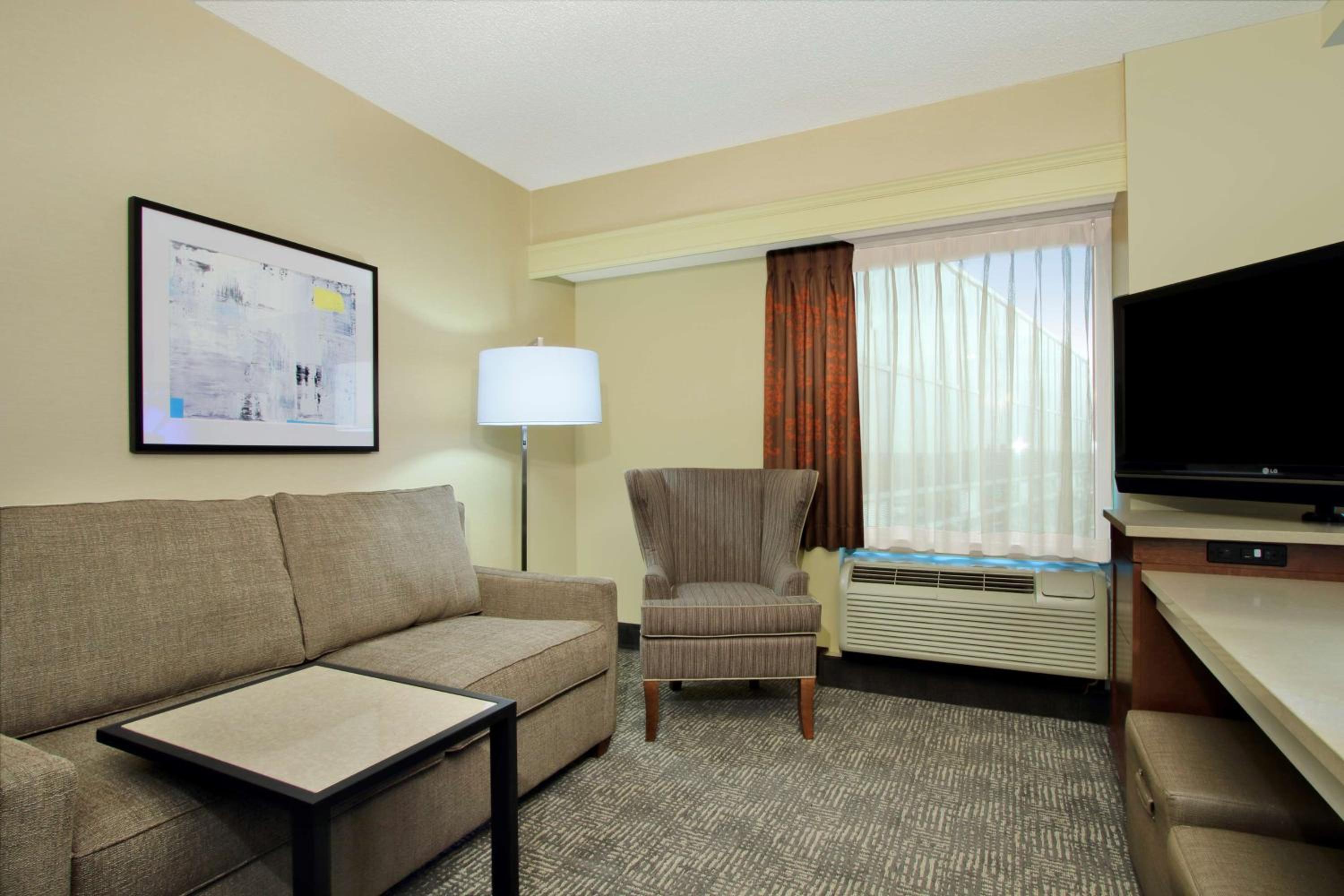King Suite with Sofa Bed - Non-Smoking - Photo 3