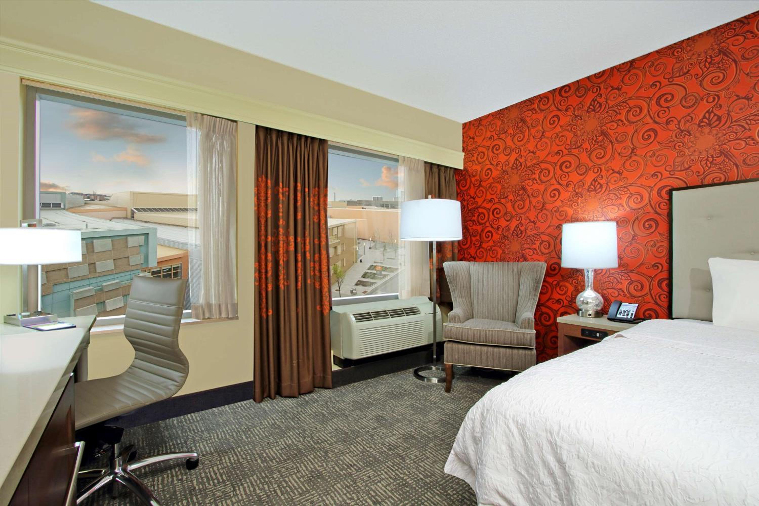 King Room with Sofa Bed - Non-Smoking - Photo 3
