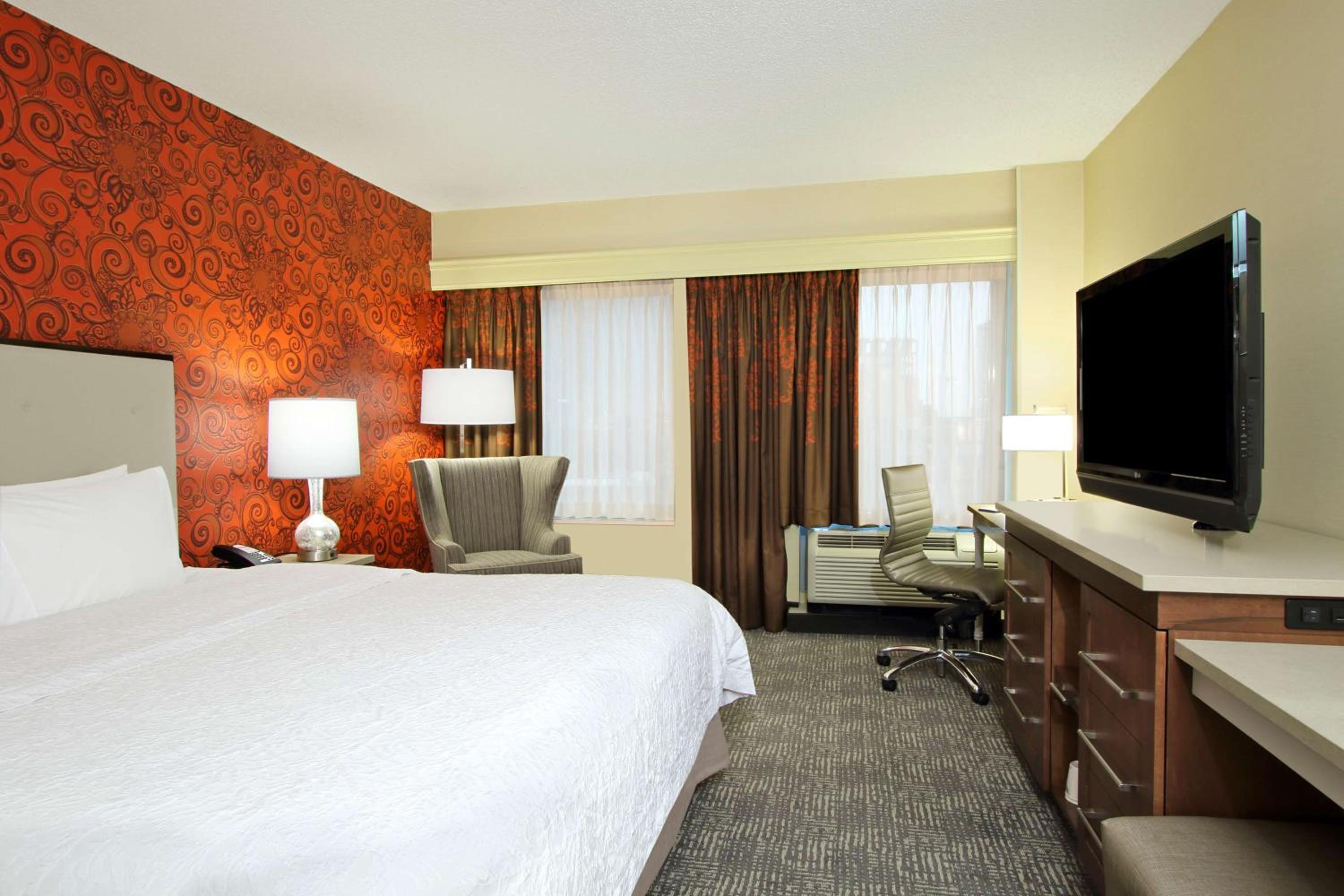 King Room - Non-Smoking - Photo 3