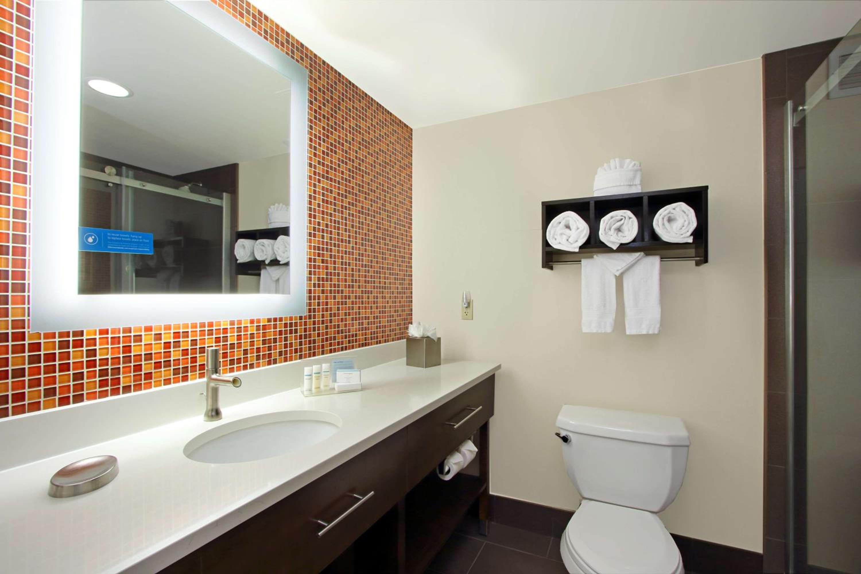 King Room - Non-Smoking - Photo 5