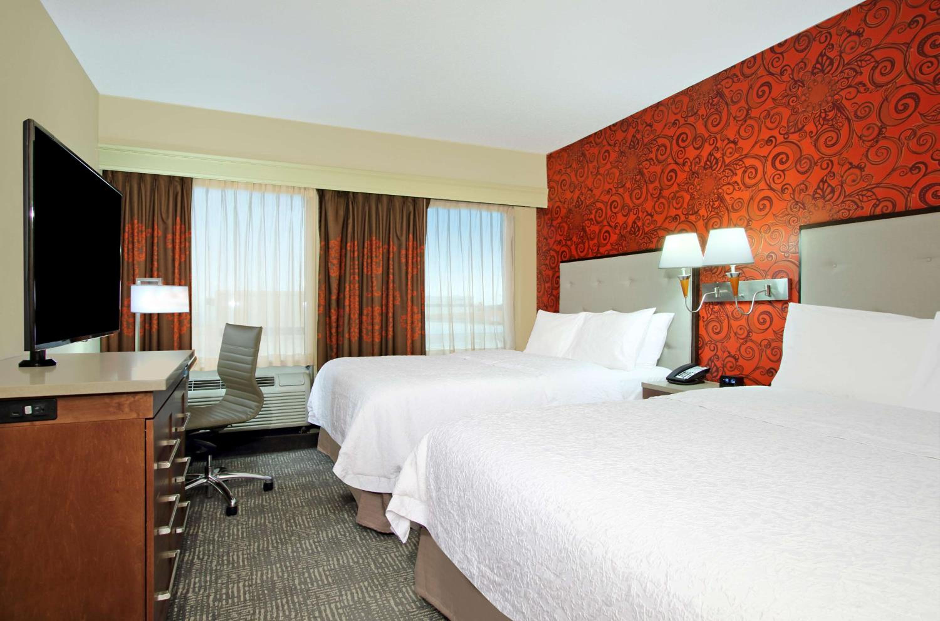 Queen Room with Two Queen Beds - Non-Smoking - Photo 1