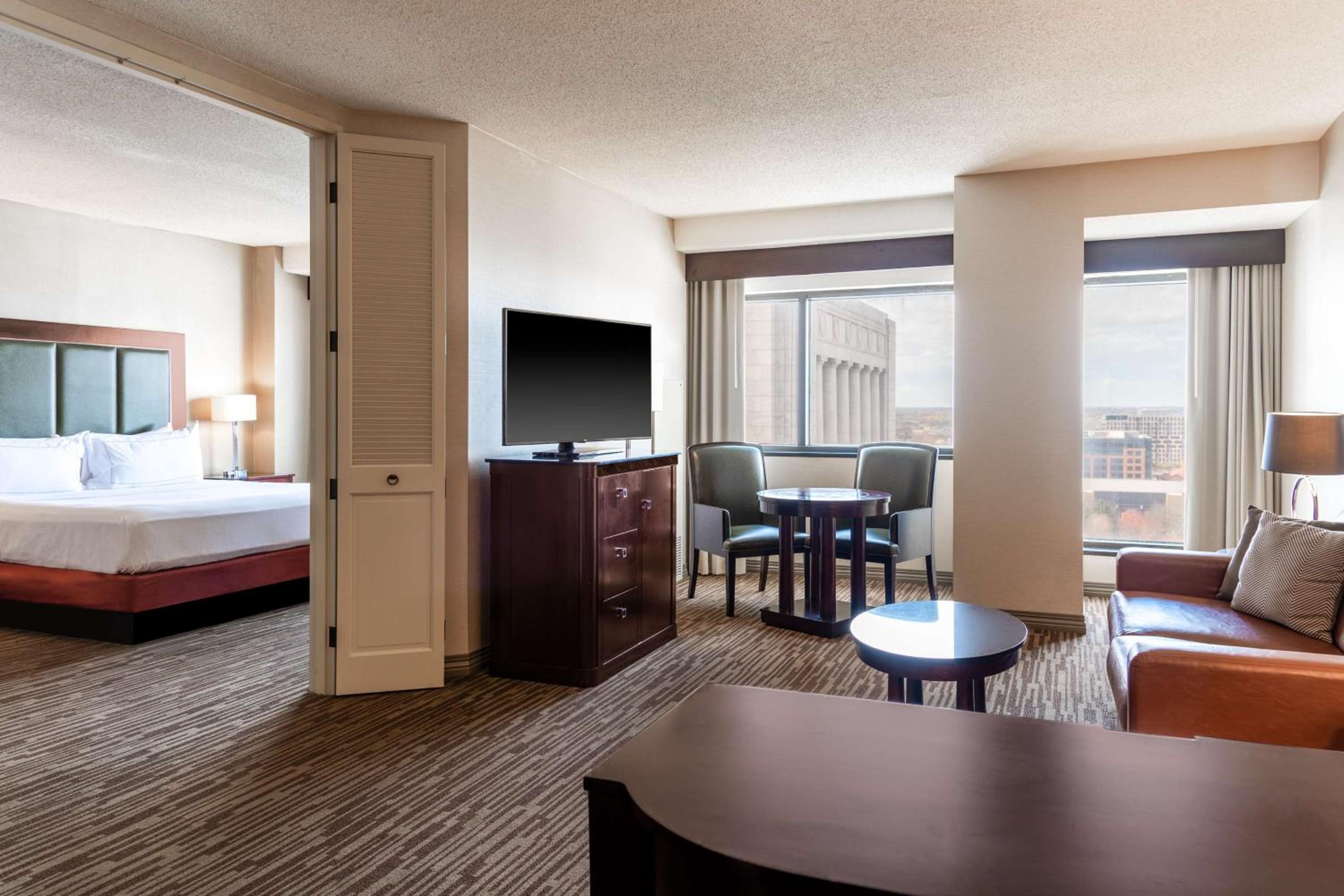 Deluxe King Suite With River View 