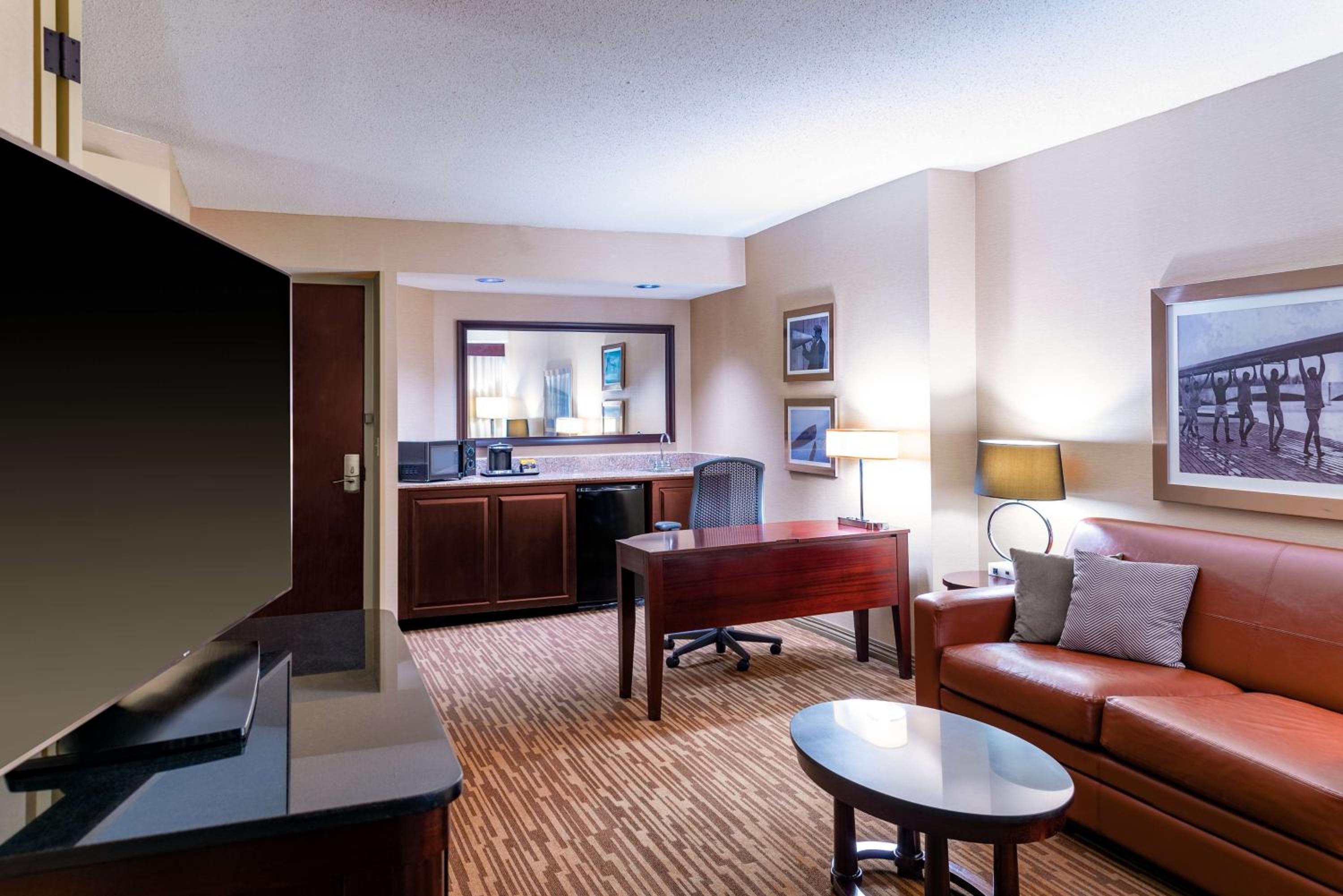 Deluxe Suite With Two Double Beds And River View - High Floor photo 2