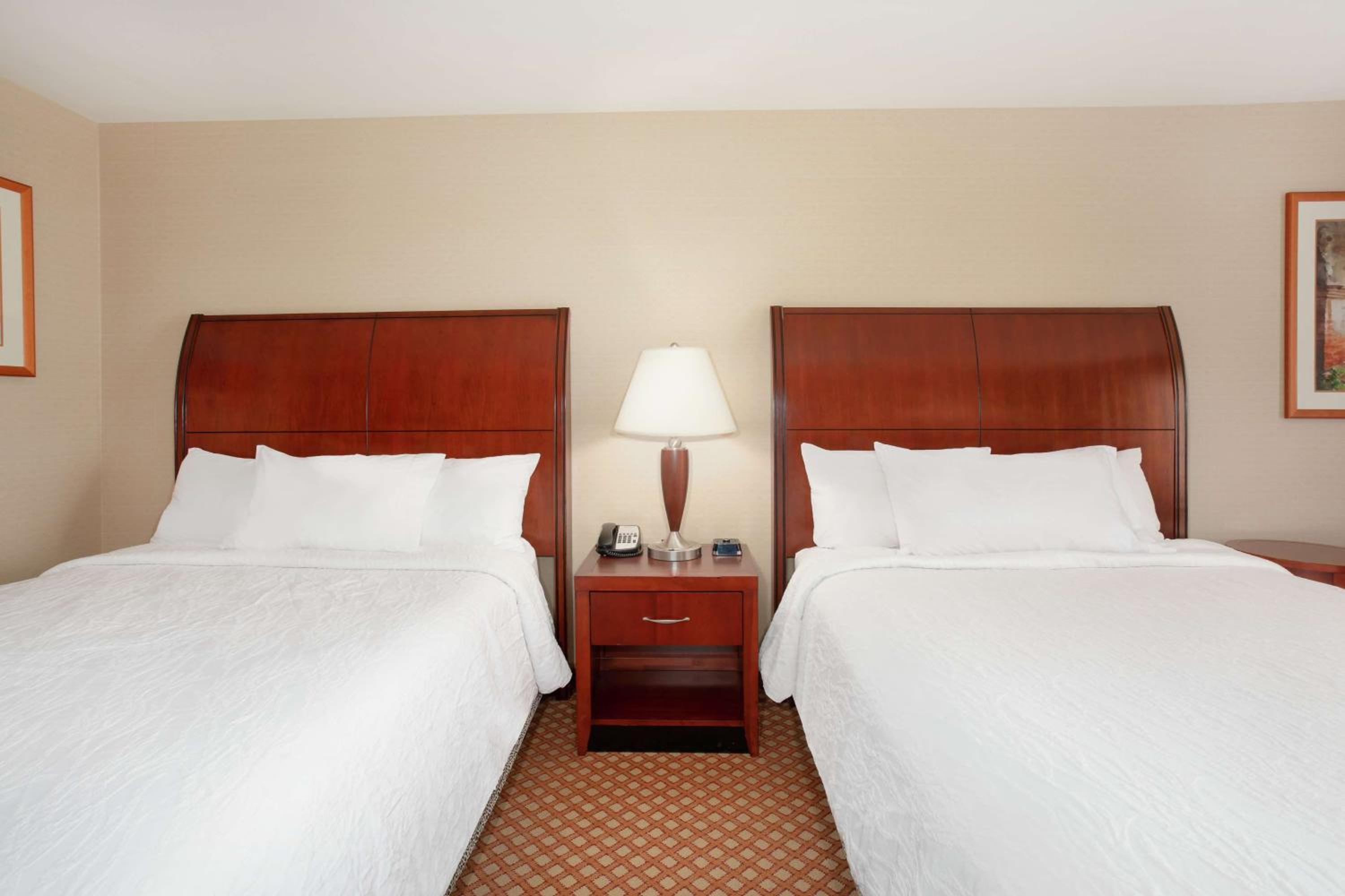 Queen Room with Two Queen Beds - Photo 2